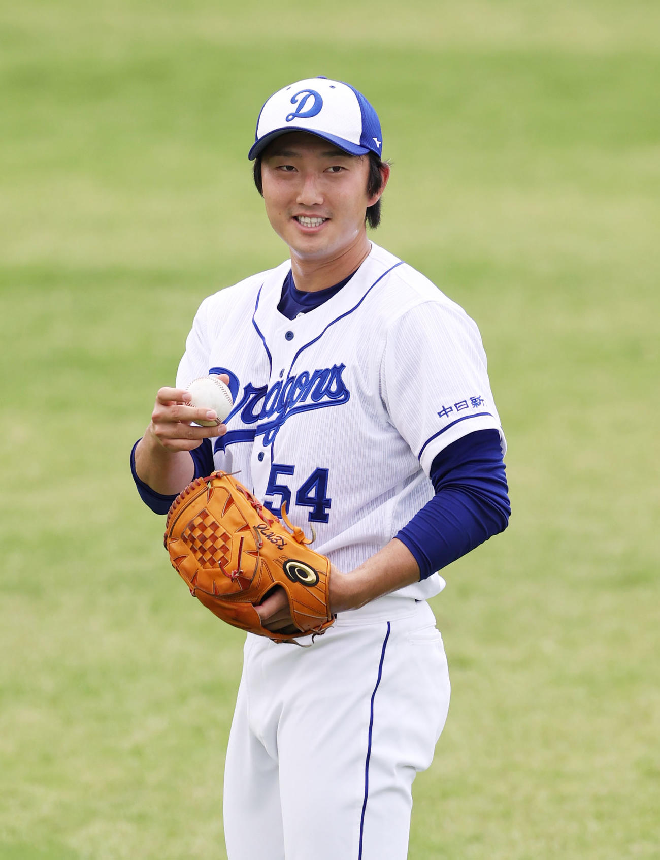 キャッチボールをする藤嶋（現場代表）
