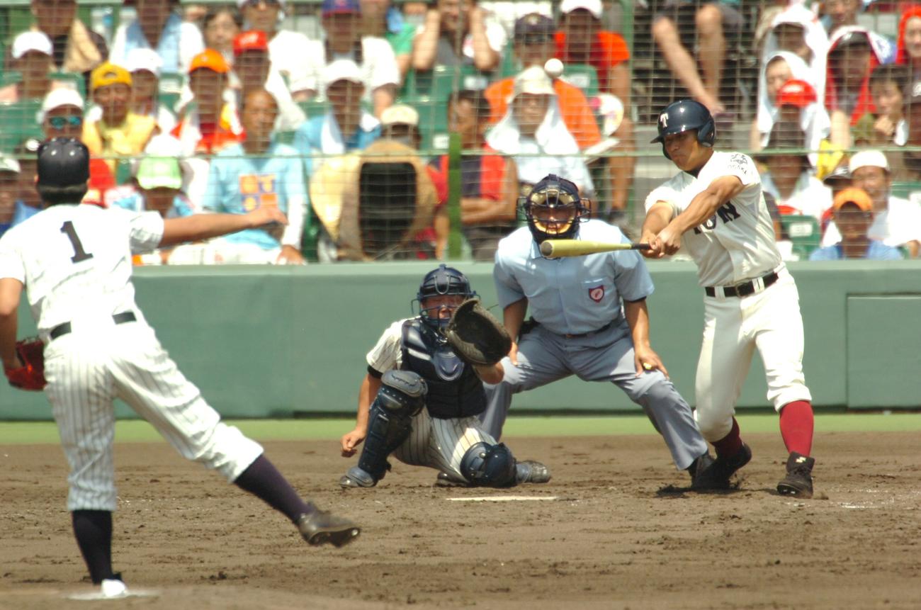 大阪桐蔭高時代の平田良介（右）（2005年8月18日撮影）