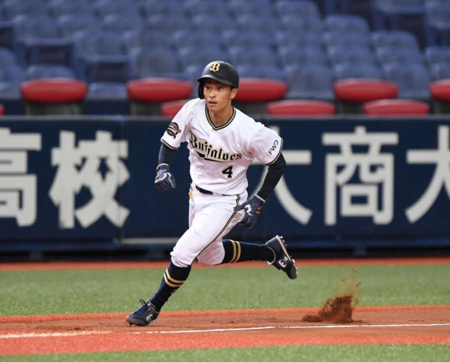 京セラドーム大阪で自主練習に取り組むオリックス福田周平内野手（球団提供）