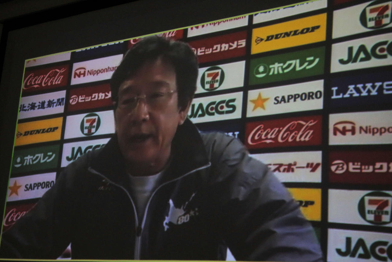 札幌市内の施設でオンライン取材に対応した日本ハム栗山監督（撮影・木下大輔）