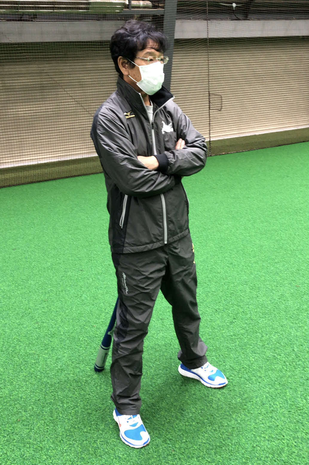 札幌市内の施設でグループ練習を視察した日本ハム栗山監督（球団提供）