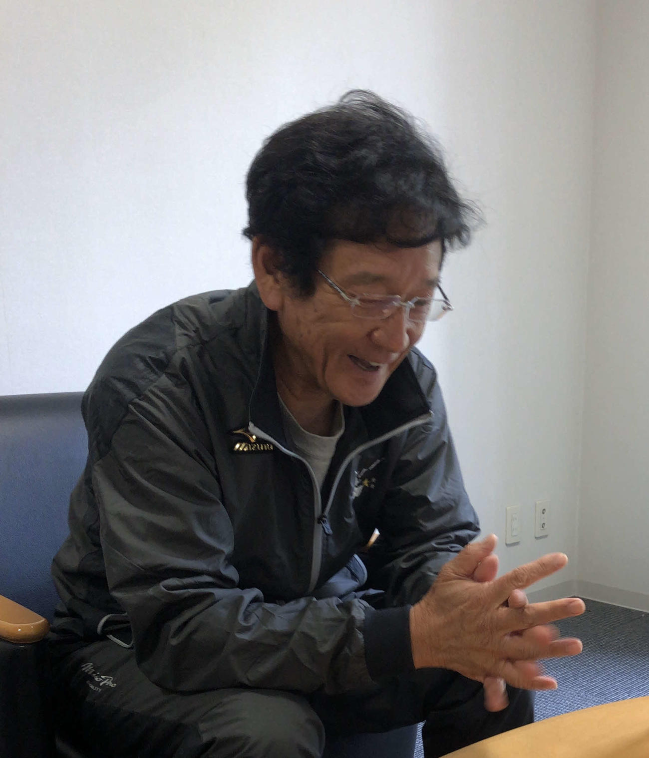 札幌市内の施設でオンライン取材に対応した日本ハム栗山監督（球団提供）