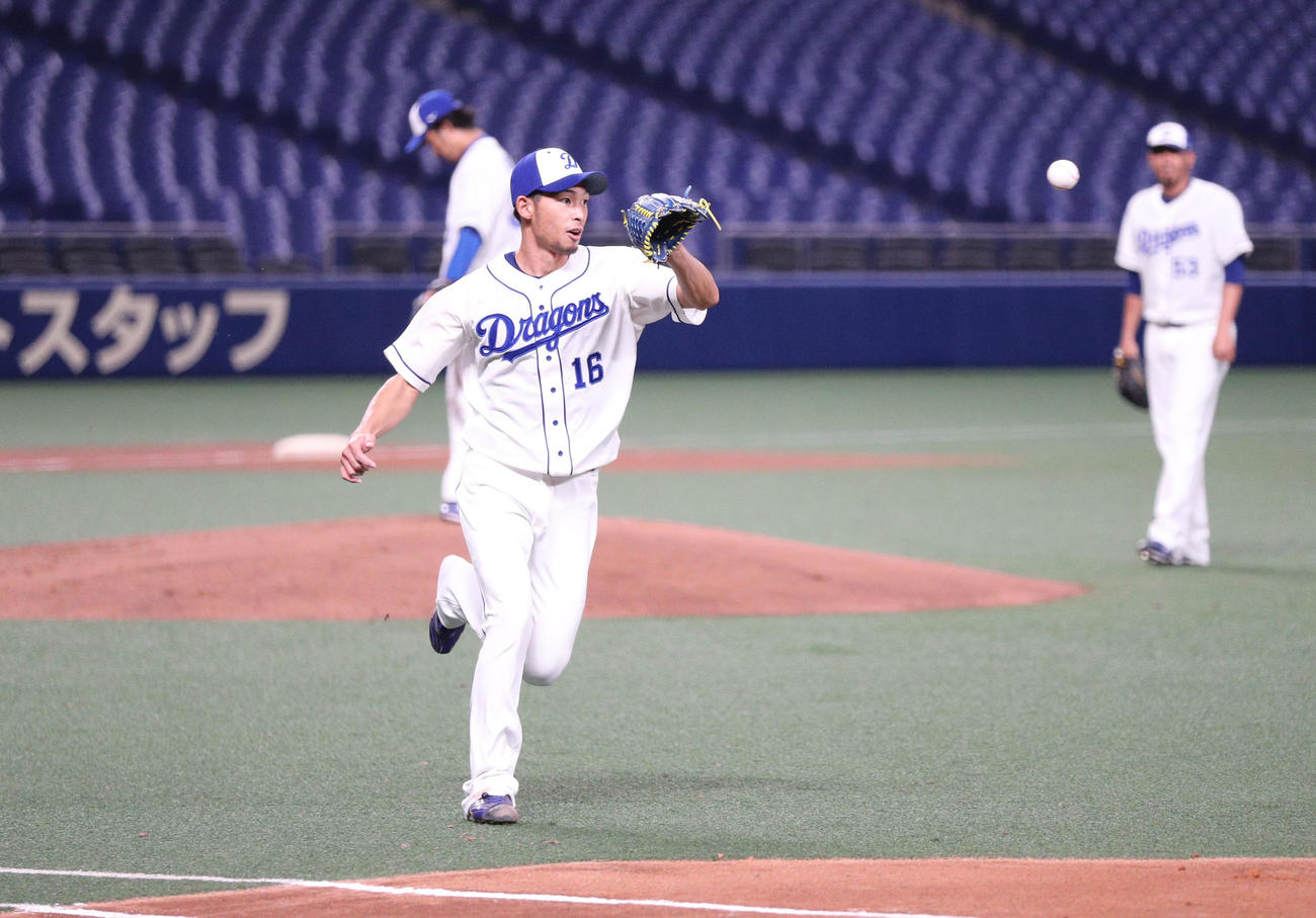 投内連携で軽快な動きを見せる又吉克樹