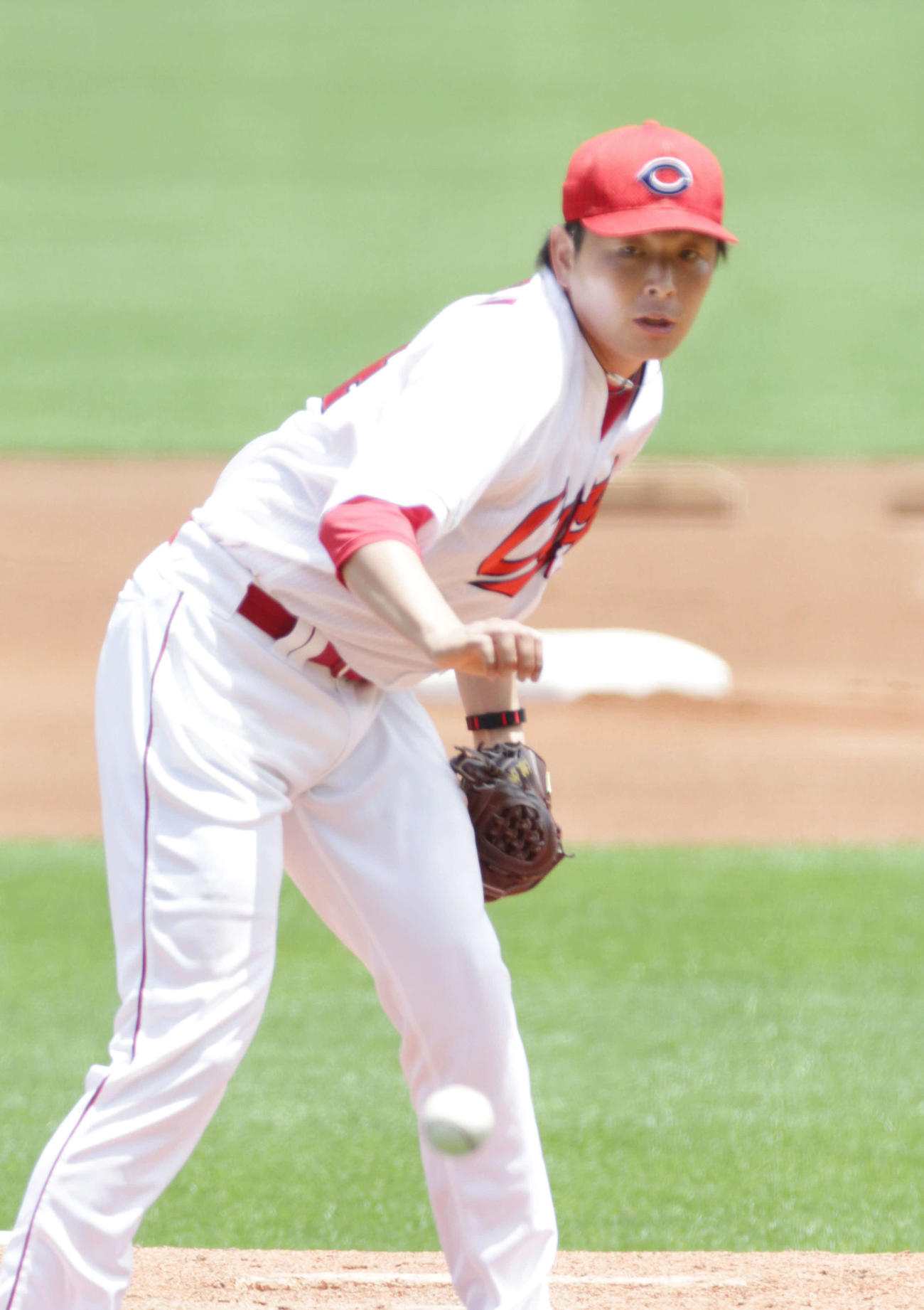 実戦形式の練習で登板した大瀬良は田中広に打たれる（撮影・加藤孝規）