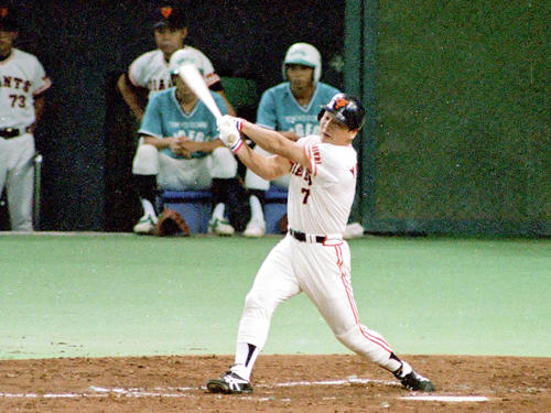 リーグ優勝を決めるサヨナラ本塁打を放った吉村禎章（1990年9月8日撮影）