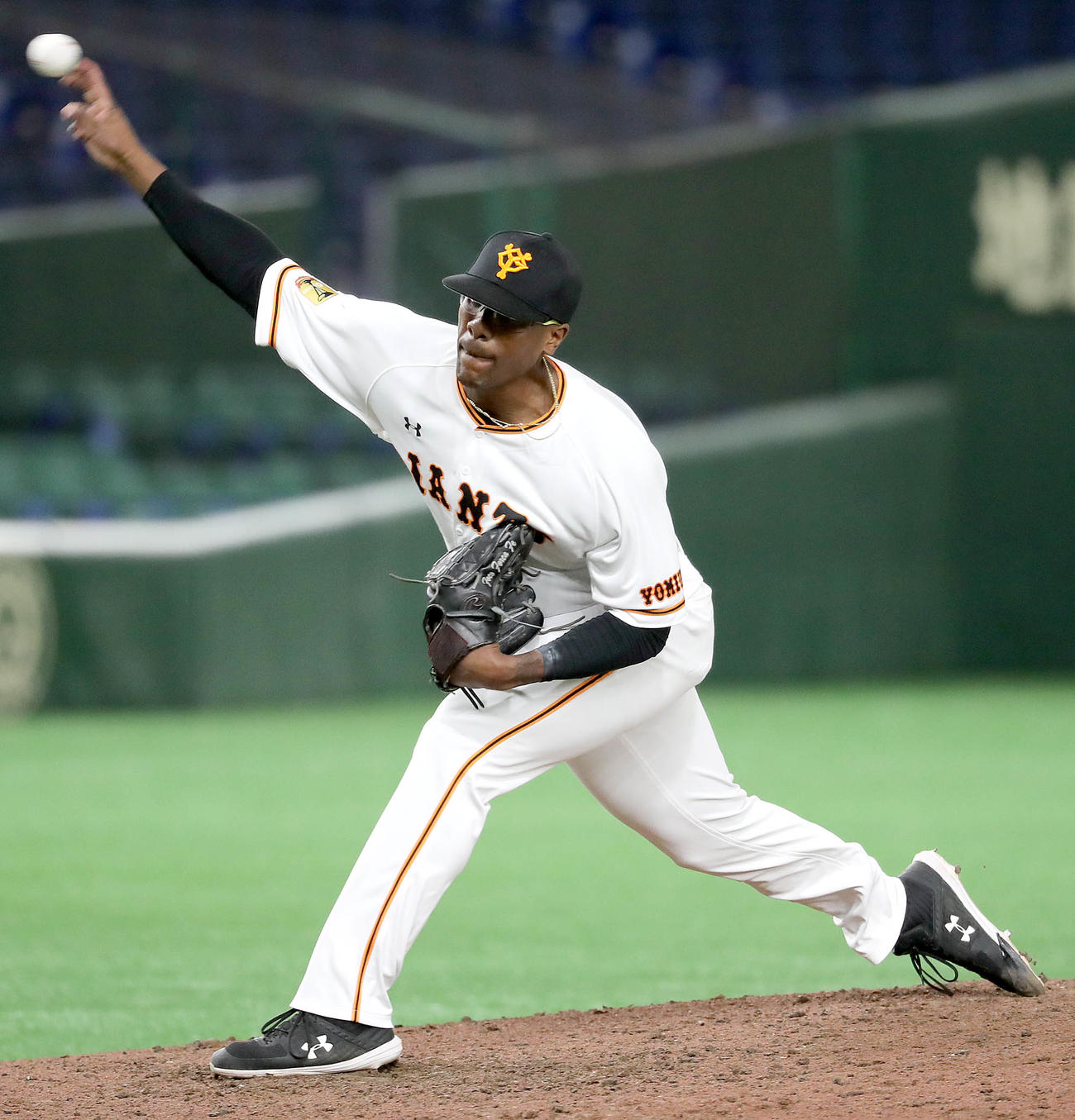 東京ドームのマウンドで打者相手に投げ込んだ巨人ビエイラ（提供：読売巨人軍）