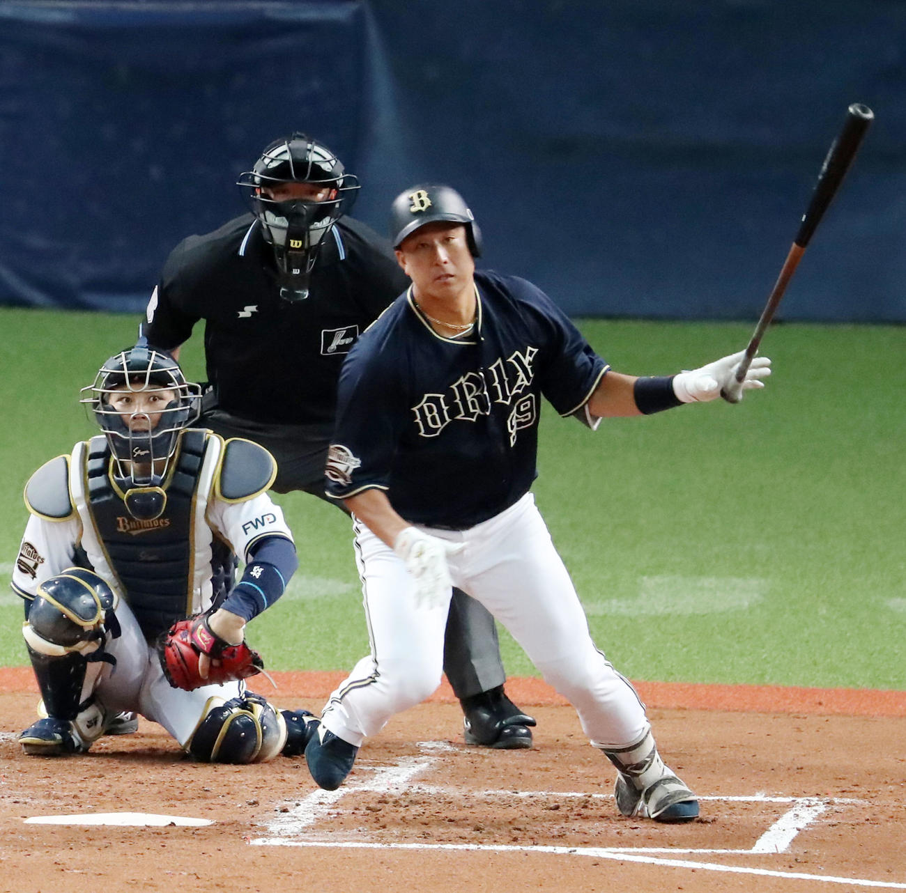 オリックス紅白戦　紅組対白組　3回表紅組無死、杉本は左中間へ二塁打を放つ（撮影・加藤哉）