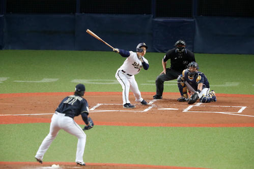 オリックス紅白戦　紅組対白組　1回裏白組2死、吉田正は空振り三振（撮影・加藤哉）