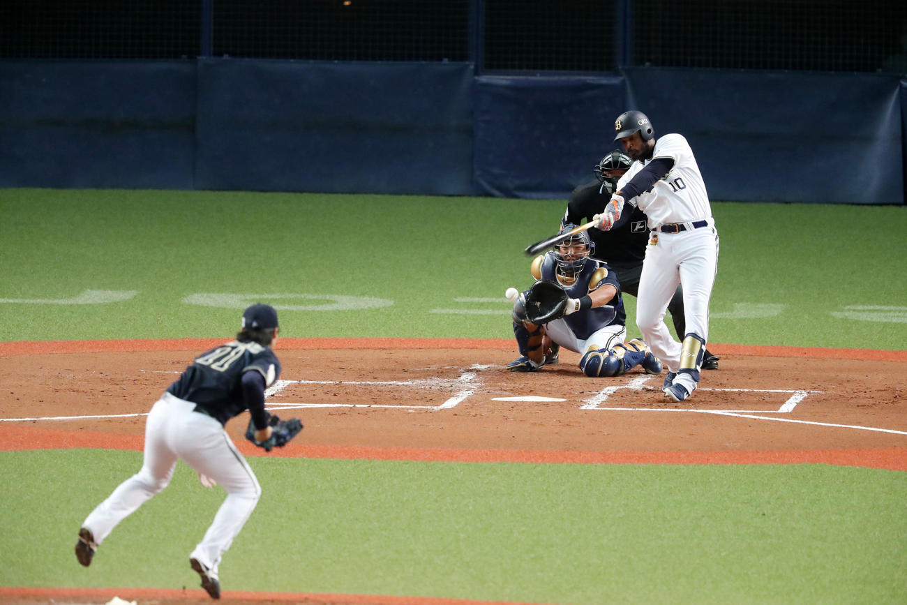 オリックス紅白戦　紅組対白組　2回裏白組1死、ジョーンズは三振に倒れる。投手は山崎福（撮影・加藤哉）