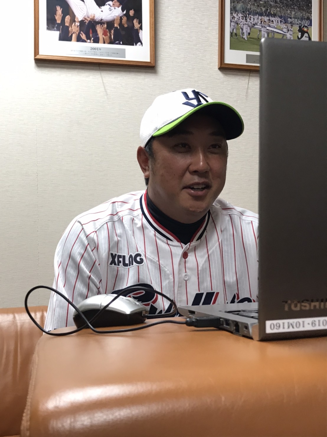 オンライン会議システム「Zoom」で取材に応じたヤクルト松元打撃コーチ（球団提供）