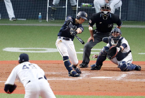 紅白戦　7回表紅組1死一、三塁、福田は中越え適時二塁打を放つ（撮影・加藤哉）