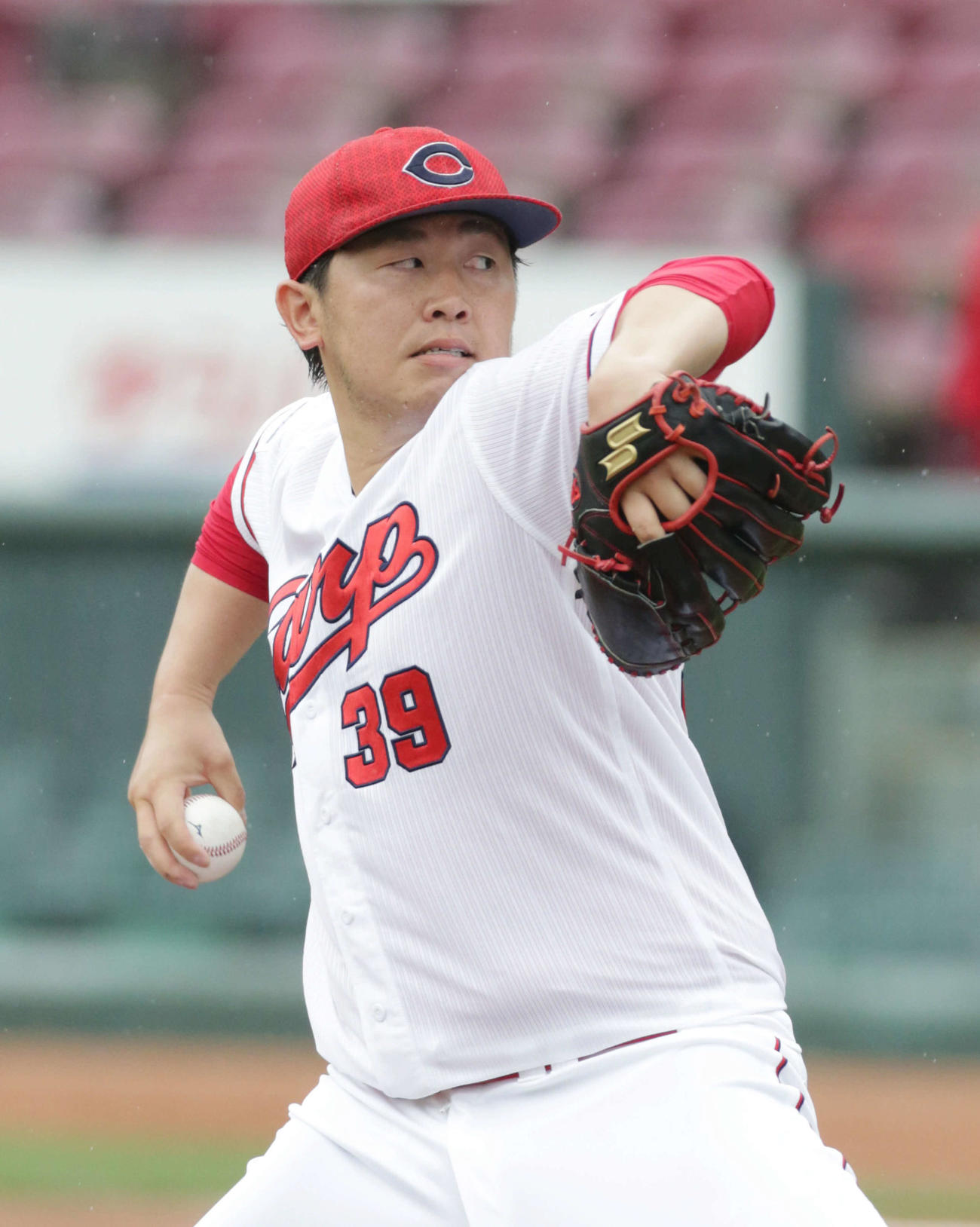シート打撃に登板する広島菊池保則（撮影・加藤孝規）