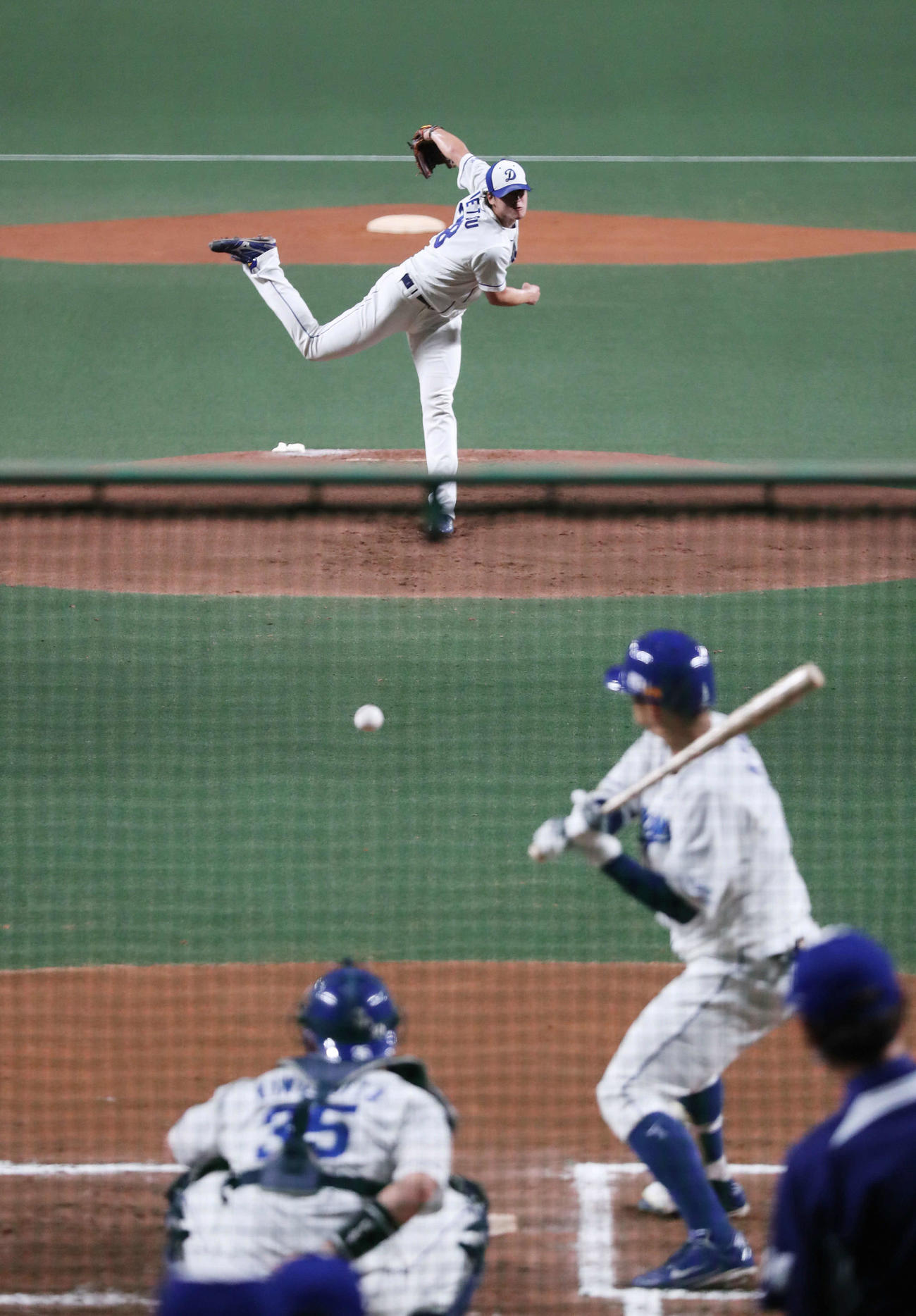 シート打撃に登板する中日梅津
