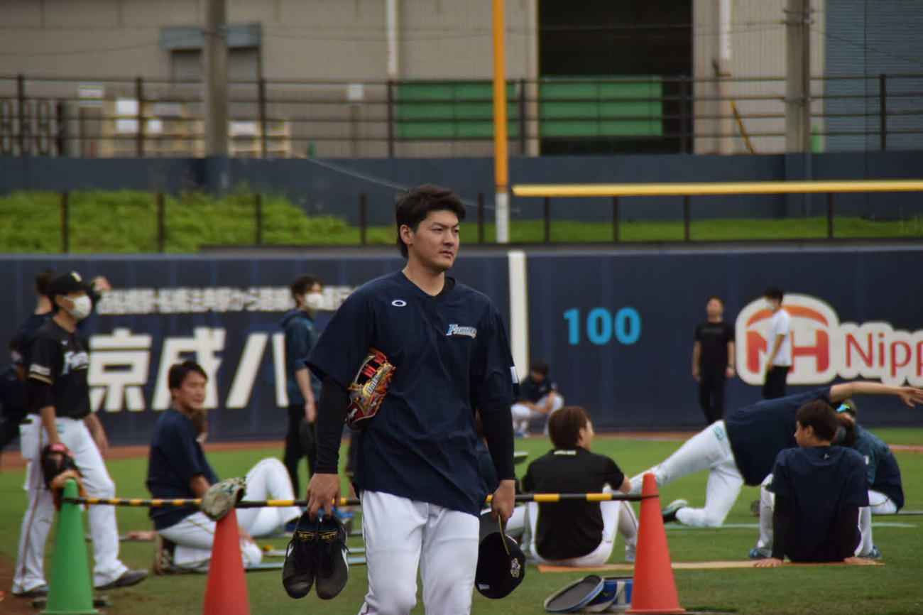 チーム練習に参加した日本ハム有原（球団提供）