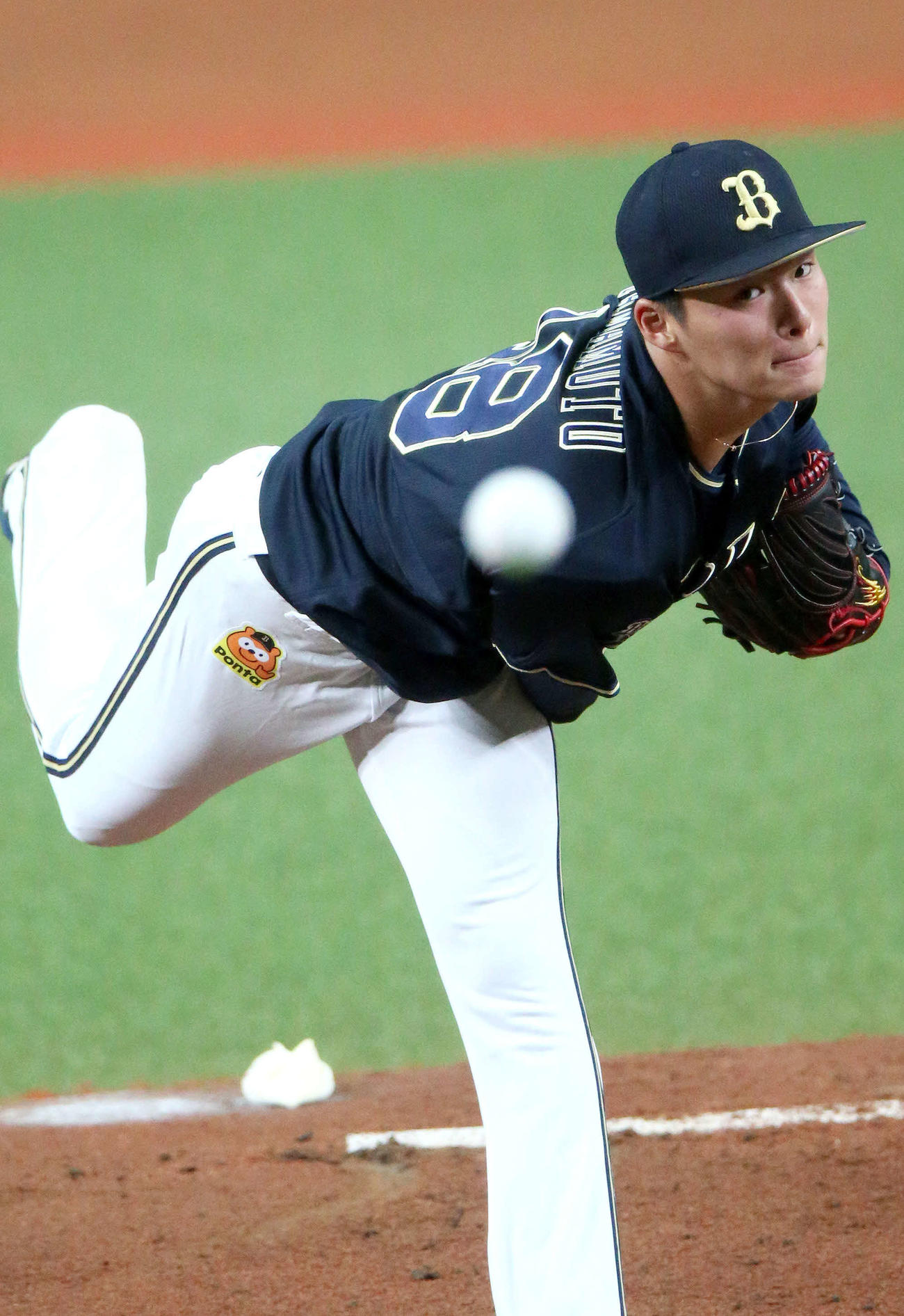 紅白戦で力投する紅組先発のオリックス山本（撮影・上山淳一）