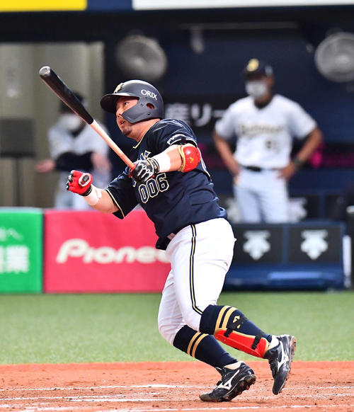 オリックス紅白戦　3回表紅組1死一、二塁、右中間へ3点本塁打を放つ大下誠一郎（撮影・上田博志）