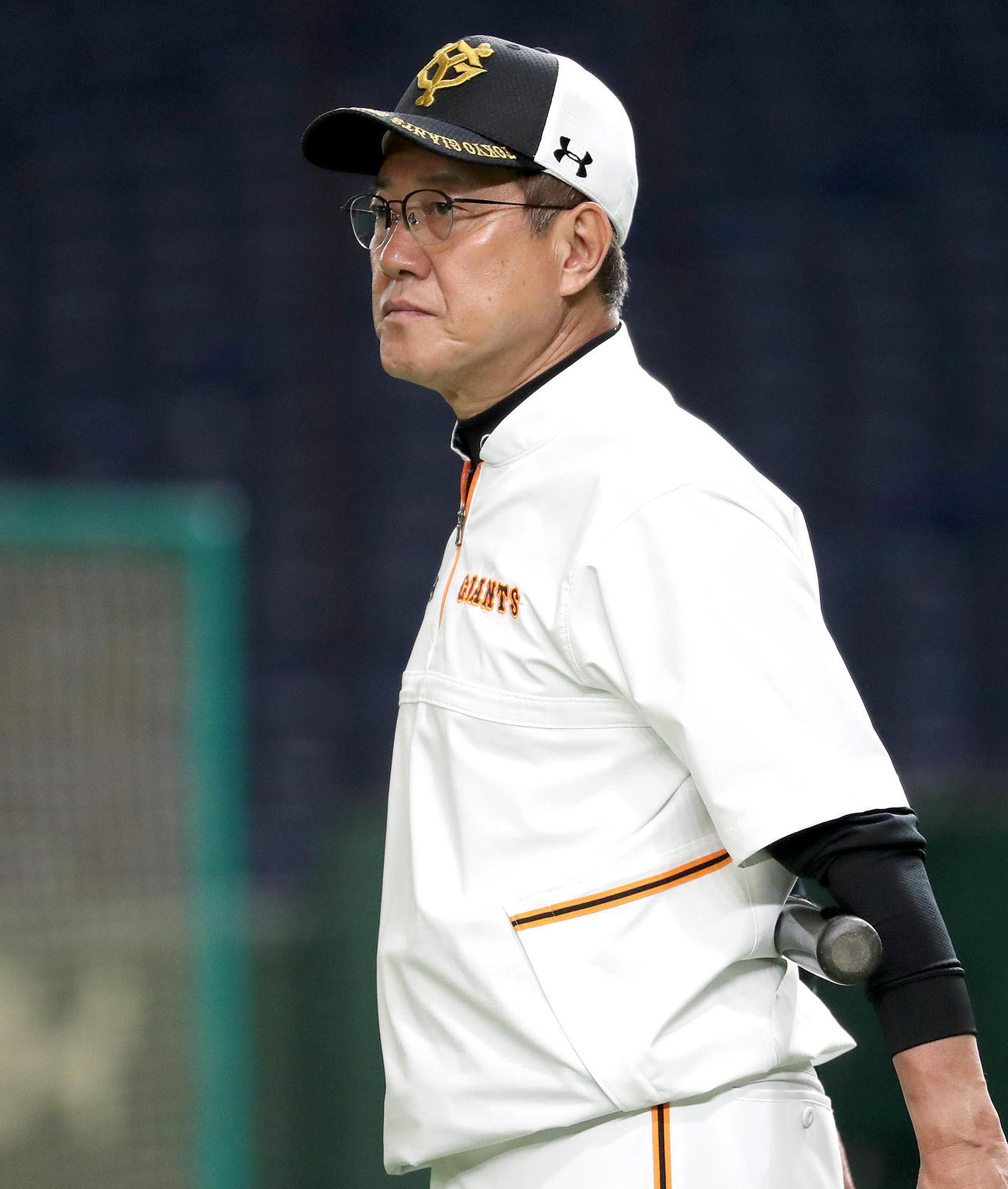 ナインの練習を見つめる巨人原監督（提供：読売巨人軍）