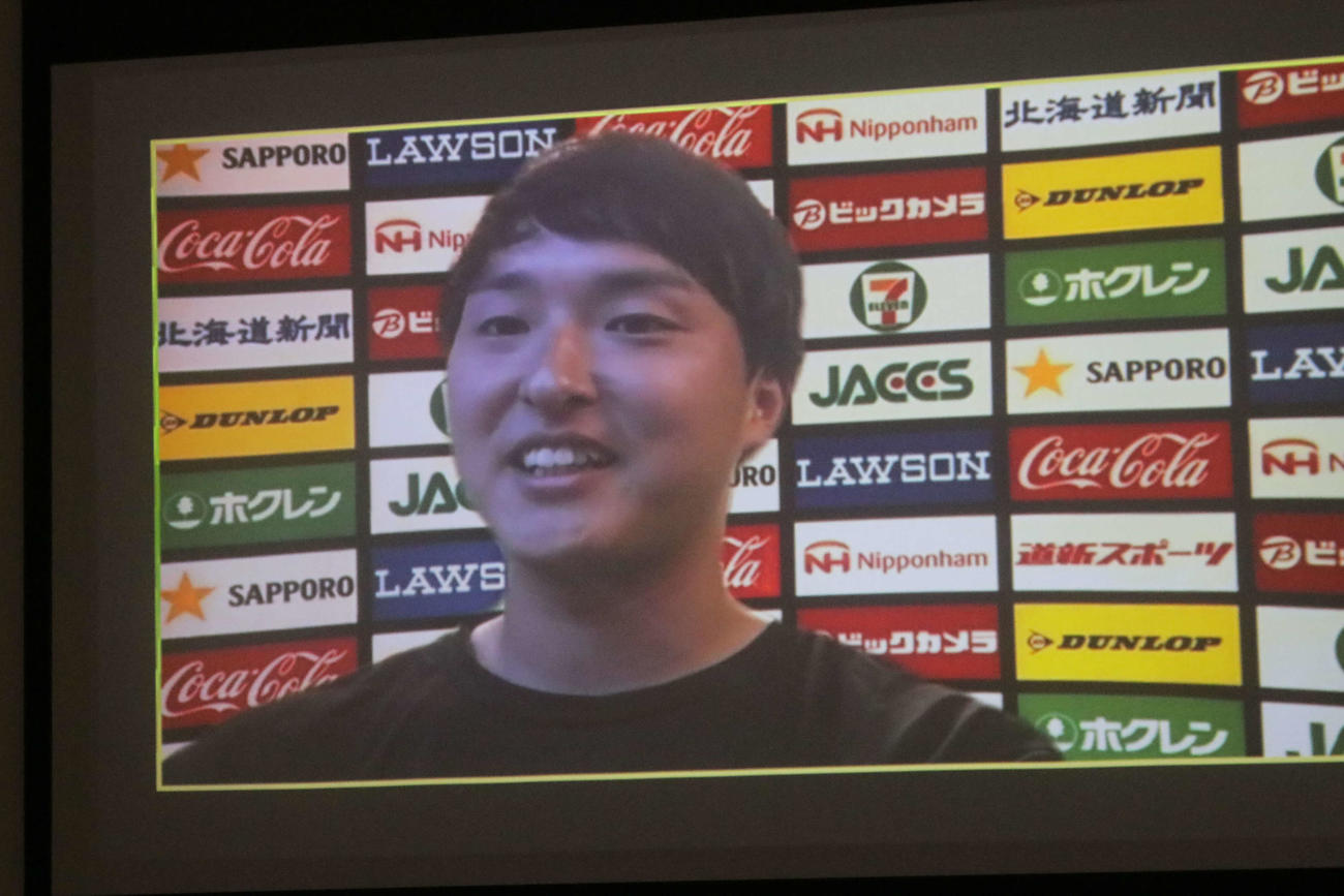 オンライン取材に応じる日本ハム石川直（撮影・山崎純一）