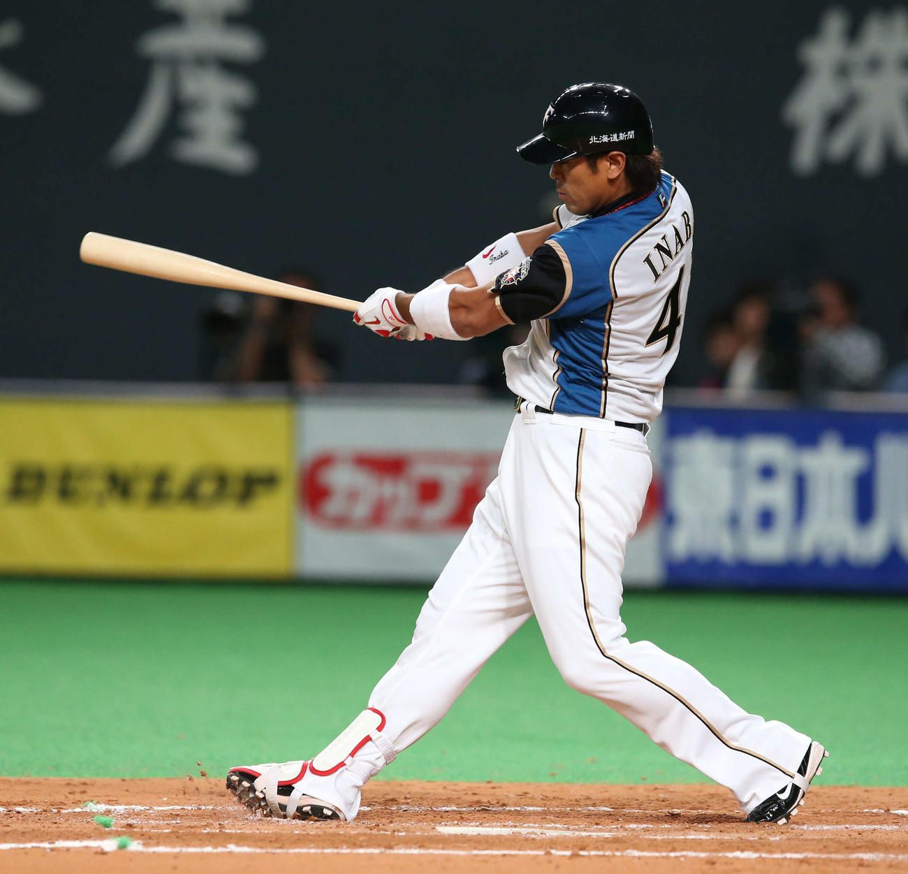 14年9月30日　西武戦で右越え2点本塁打を放つ日本ハム稲葉