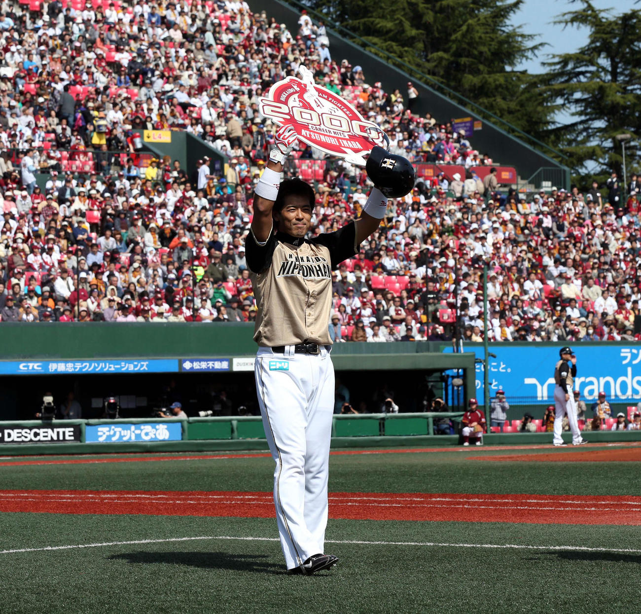 12年4月28日　楽天戦で2000安打を達成した日本ハム稲葉