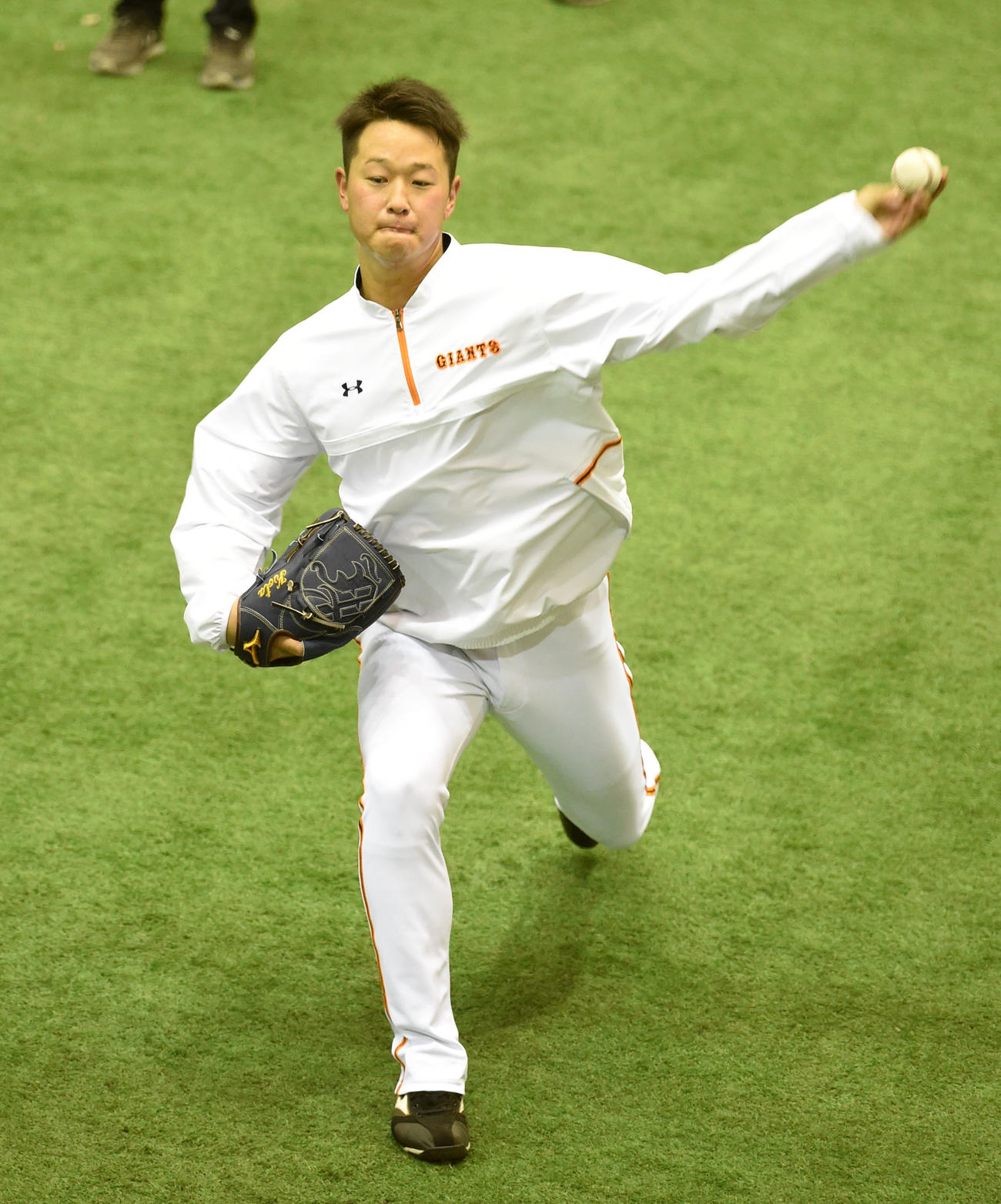 ネットスローをする巨人中川皓太（2020年3月8日撮影）