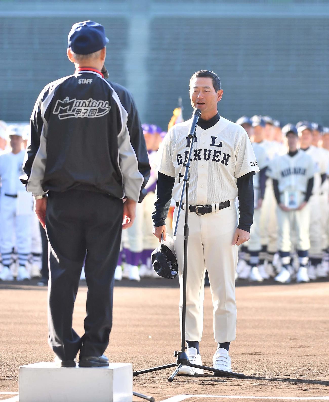 2019年のマスターズ甲子園で選手宣誓をするPL学園OBの桑田真澄氏