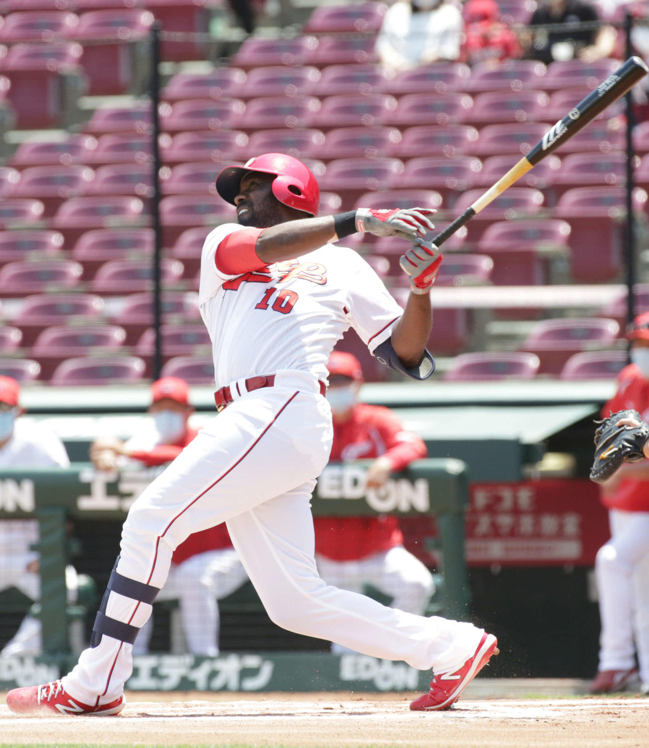 広島紅白戦　1回表紅組2死　広島ピレラは先制左越え本塁打を放つ（撮影・加藤孝規）