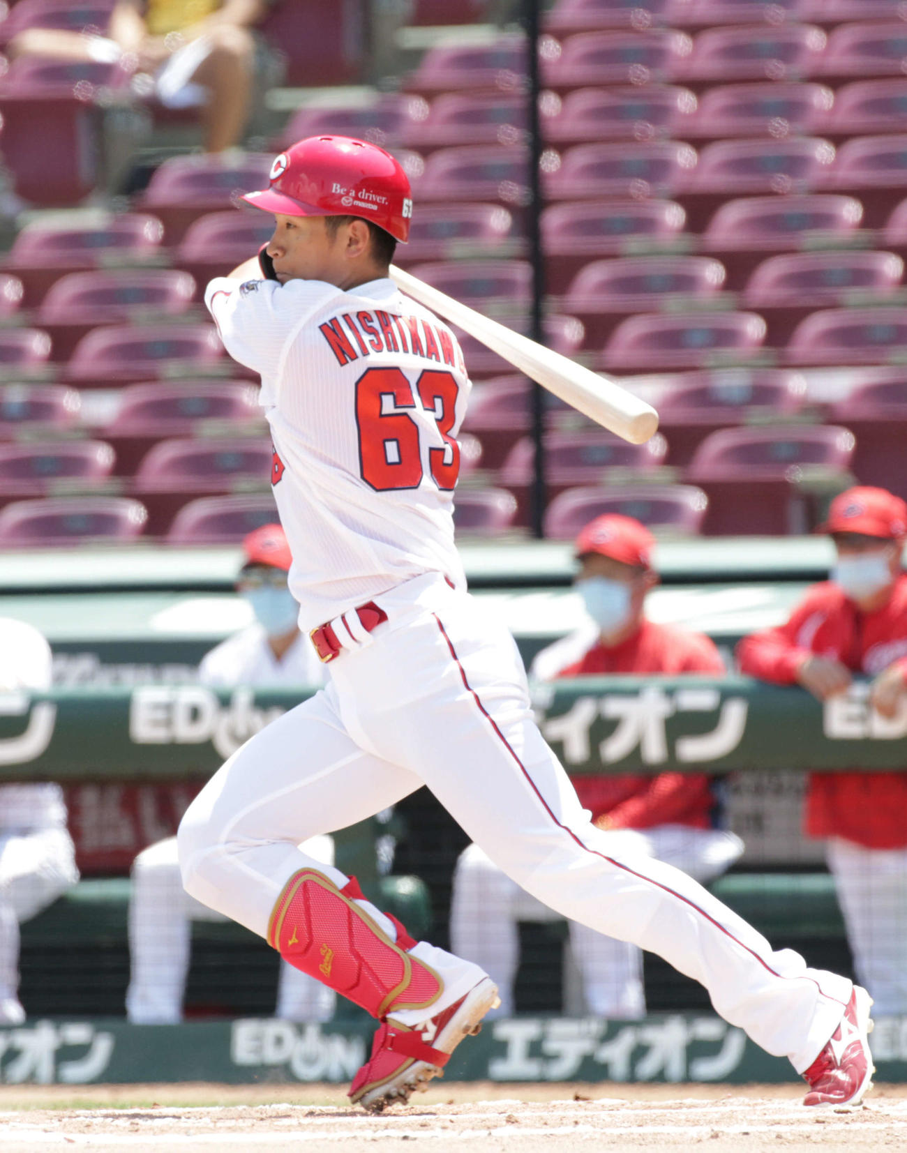 広島紅白戦　1回裏白組2死一二塁　広島西川は中前適時打を放つ（撮影・加藤孝規）