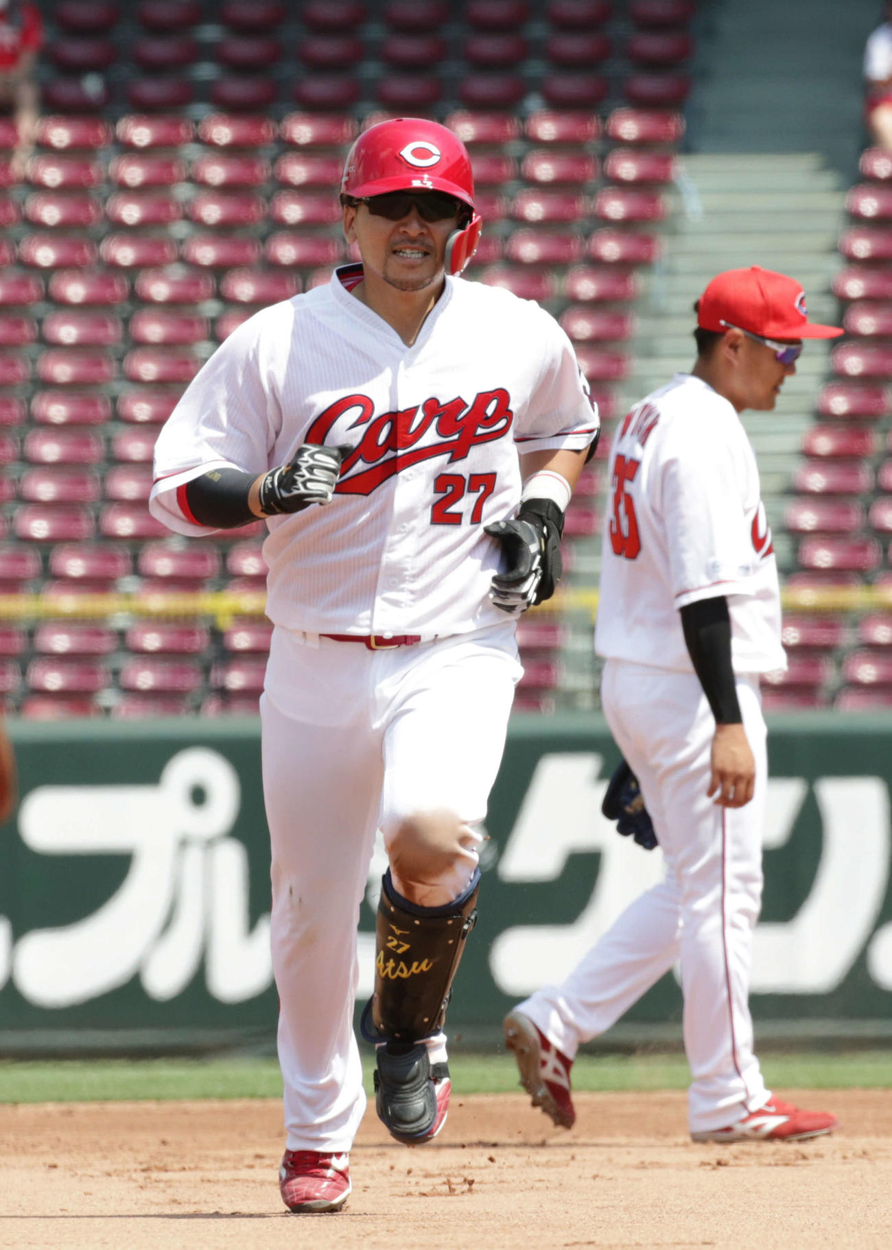 広島紅白戦　5回表紅組1死　左越え3点本塁打を放った会沢翼（撮影・加藤孝規）