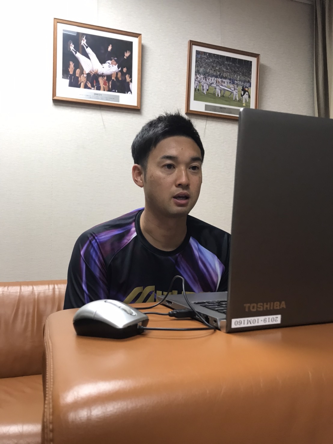 オンライン会議システム「Zoom」で取材に応じたヤクルト石山（球団提供）