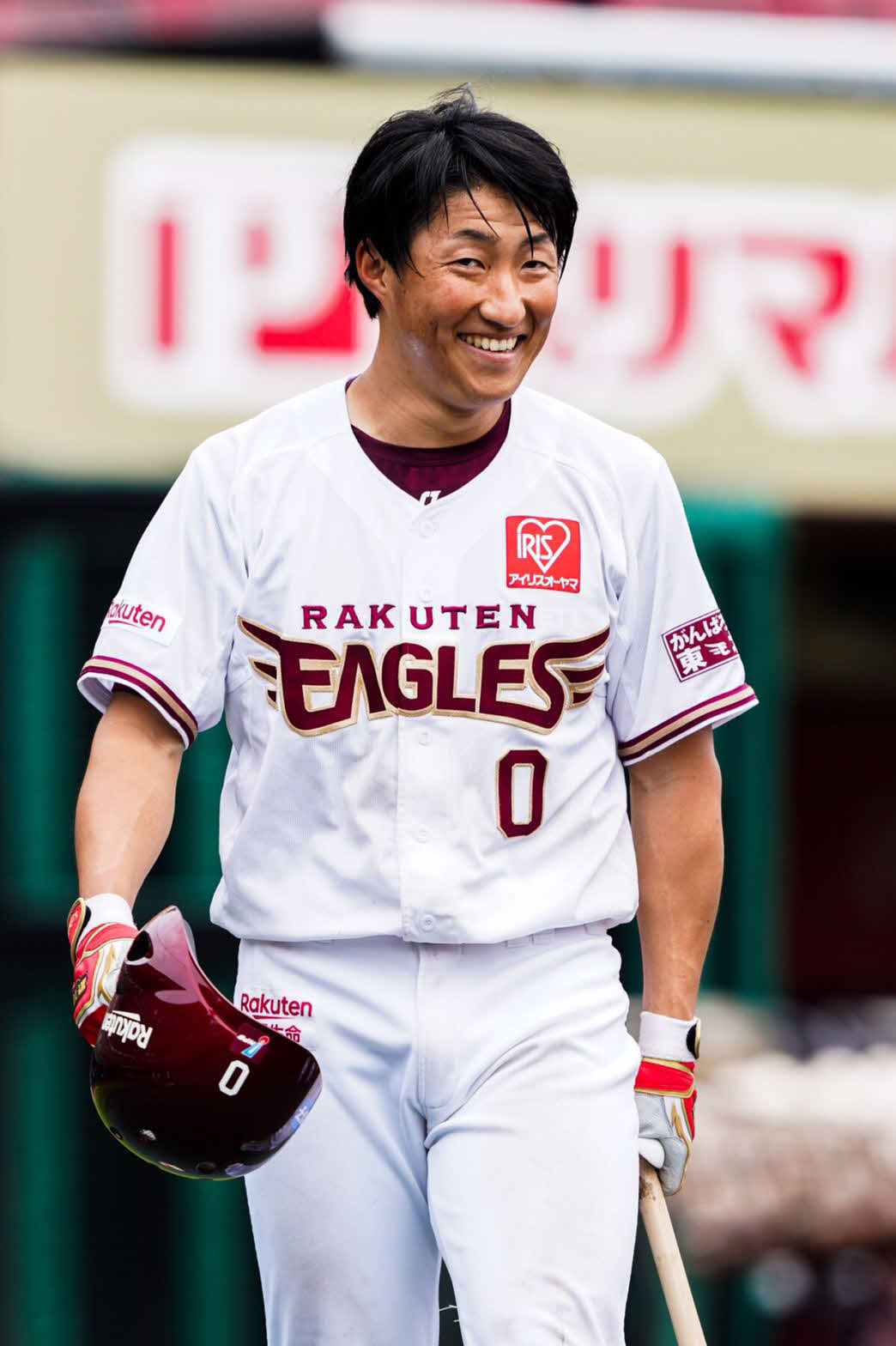 打撃練習中に笑顔を見せる楽天小深田（球団提供）