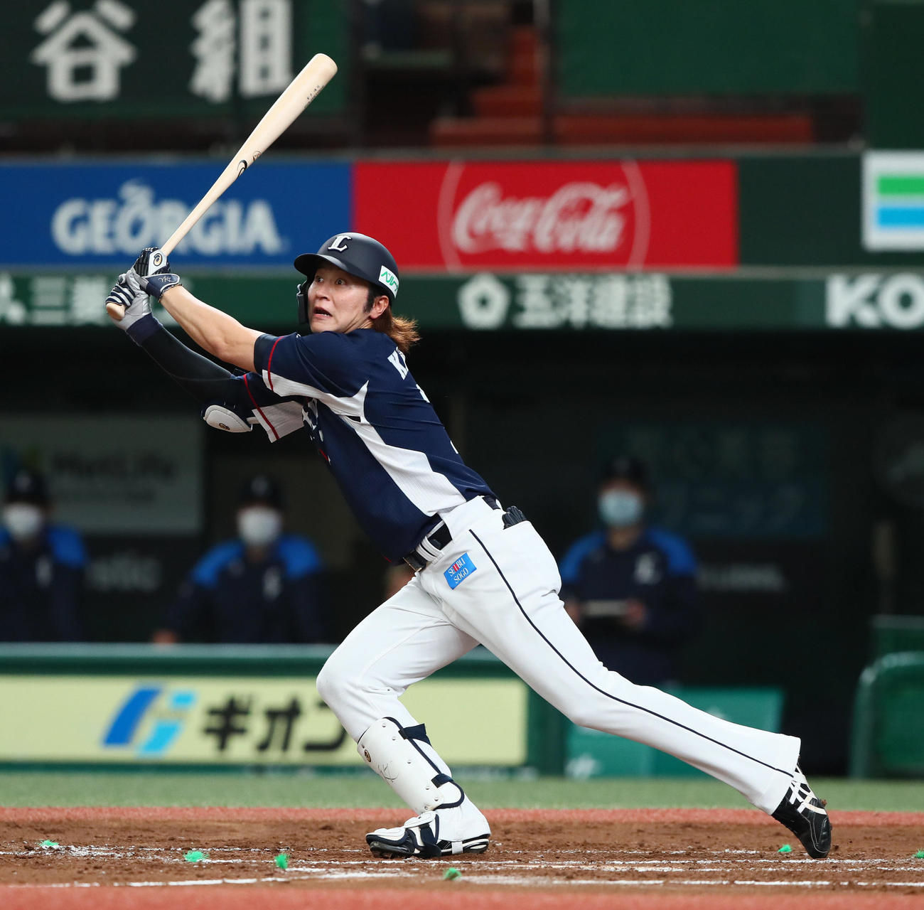 西武紅白戦　6回表紅組1死三塁、左犠飛を放つ金子（撮影・足立雅史）