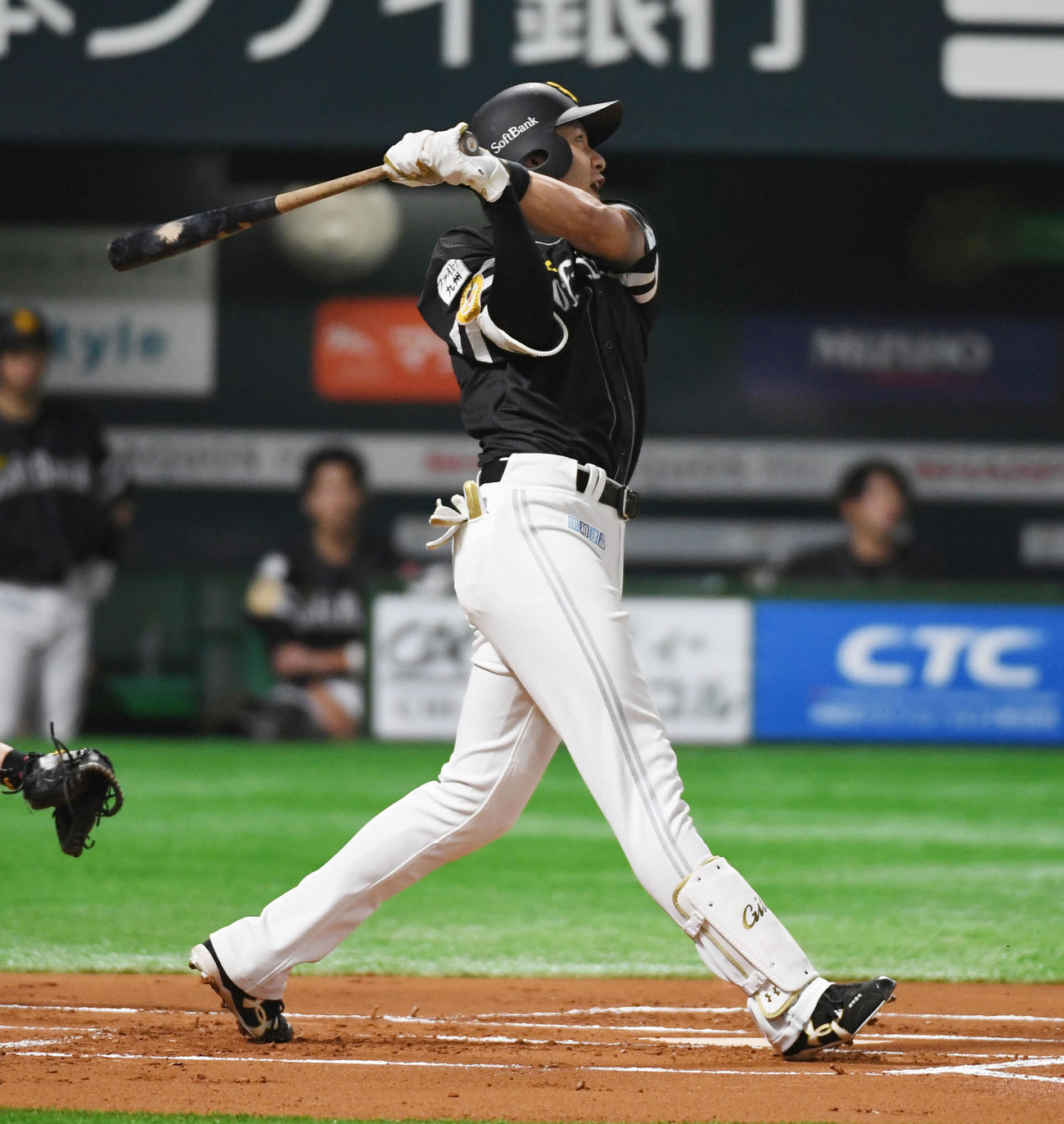 紅白戦1回表紅1死二塁、柳田は左越えに先制の2点本塁打を放つ（代表撮影）