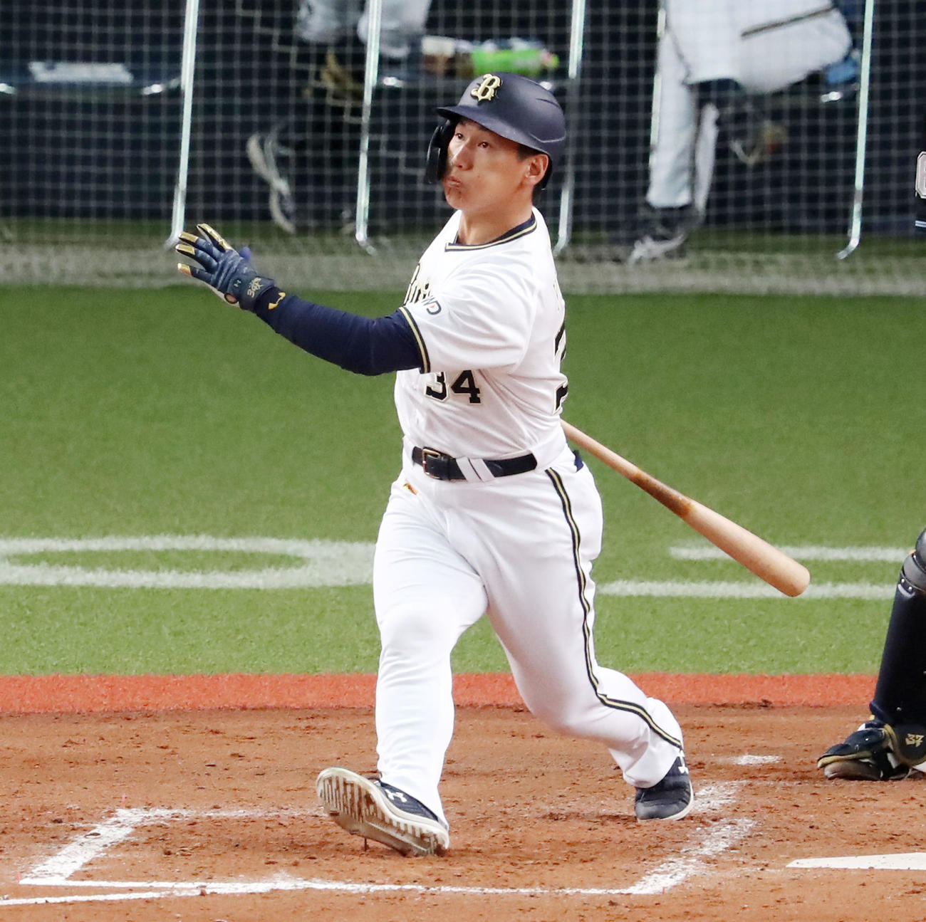 3回裏白組1死満塁、吉田正は右越え適時二塁打を放つ（撮影・加藤哉）