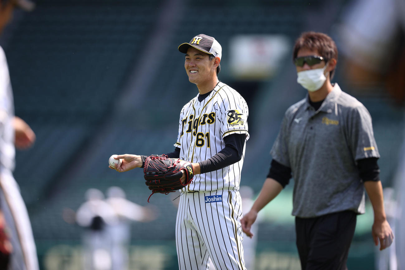 甲子園球場で練習を行う阪神望月（球団提供）
