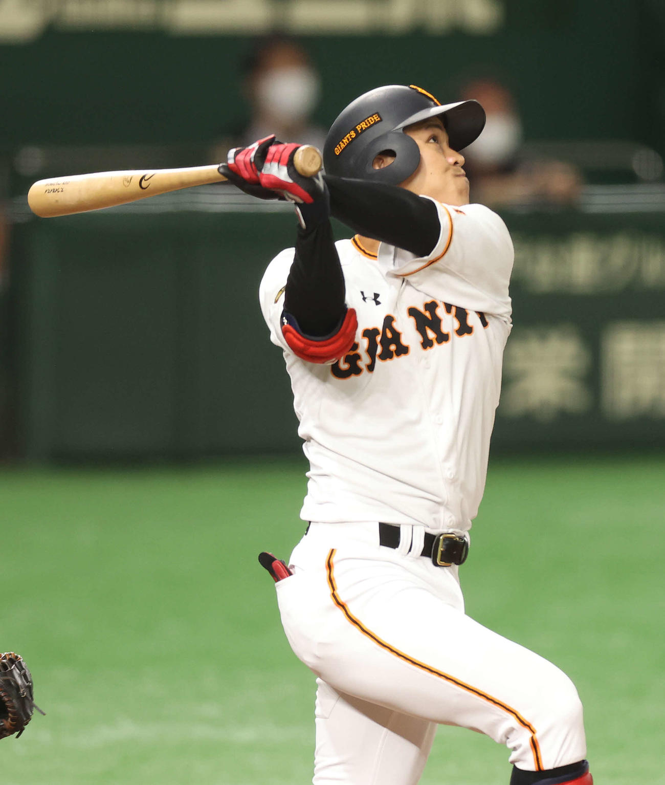 第1試合の白組対紅組　1回裏白組無死一、三塁、先制の右犠飛を放つ田中俊（撮影・河野匠）