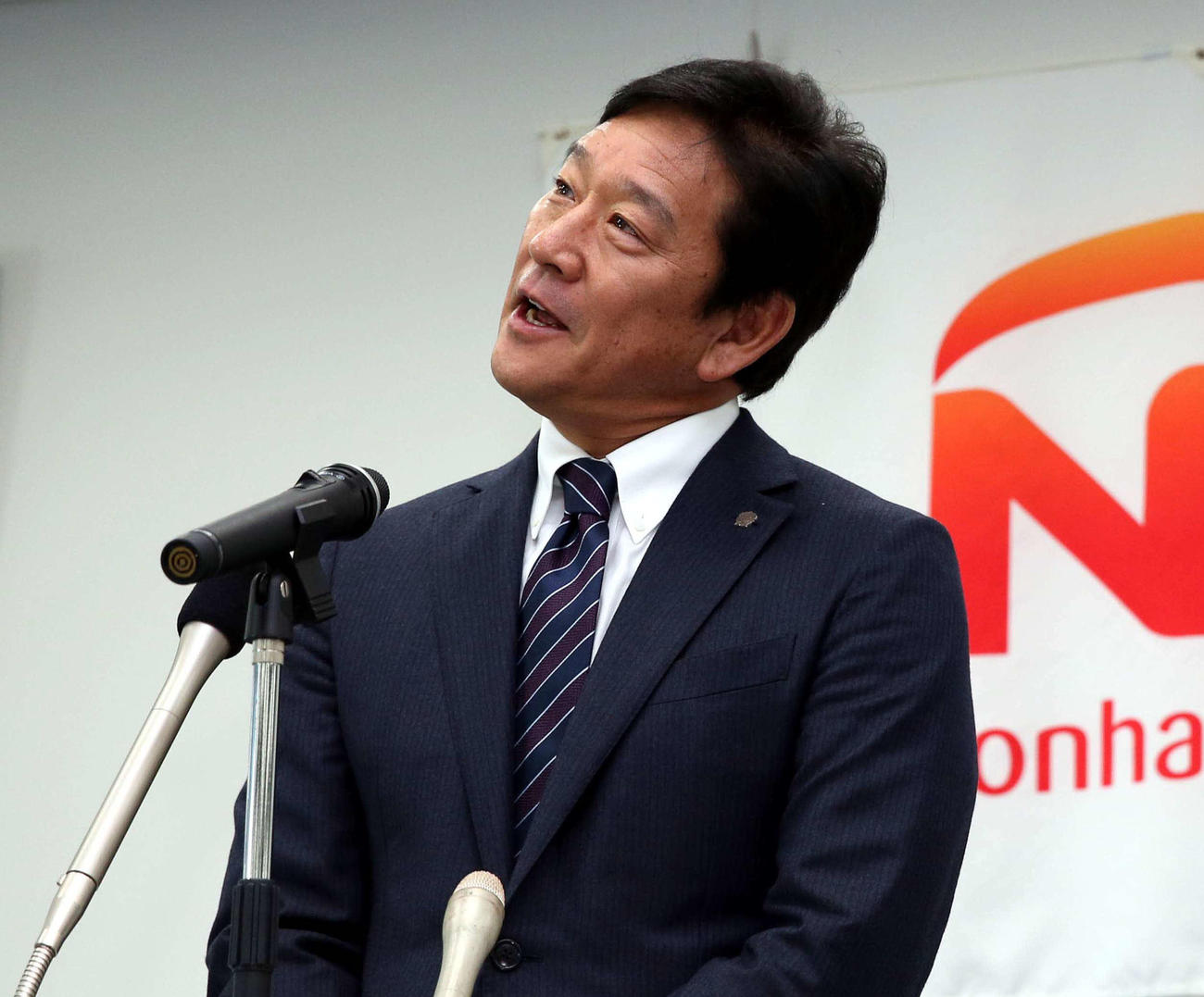 16年1月、日本ハム東京支社で年頭あいさつを行う栗山監督