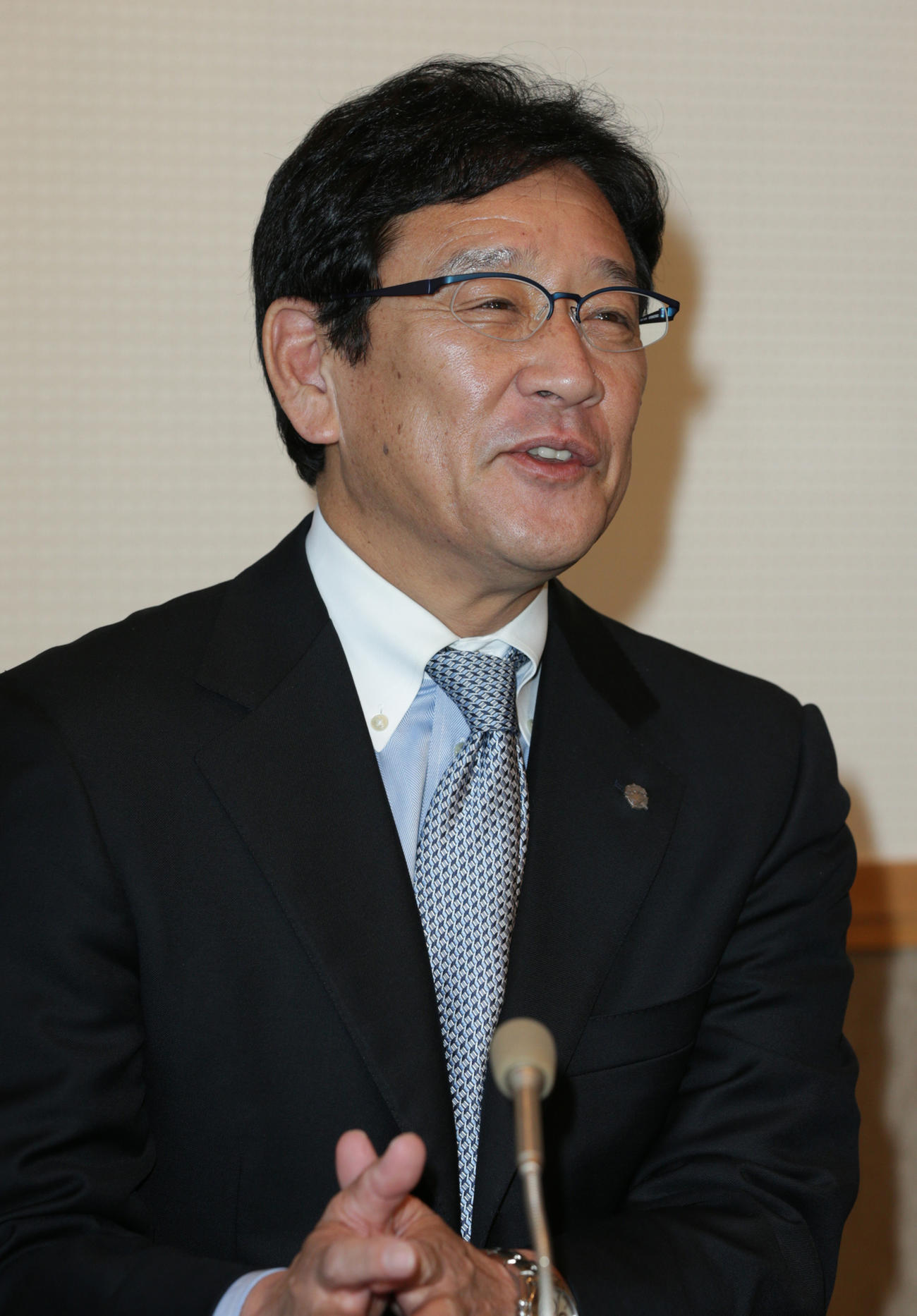 16年11月、正力松太郎賞受賞の会見で喜びを語る栗山監督
