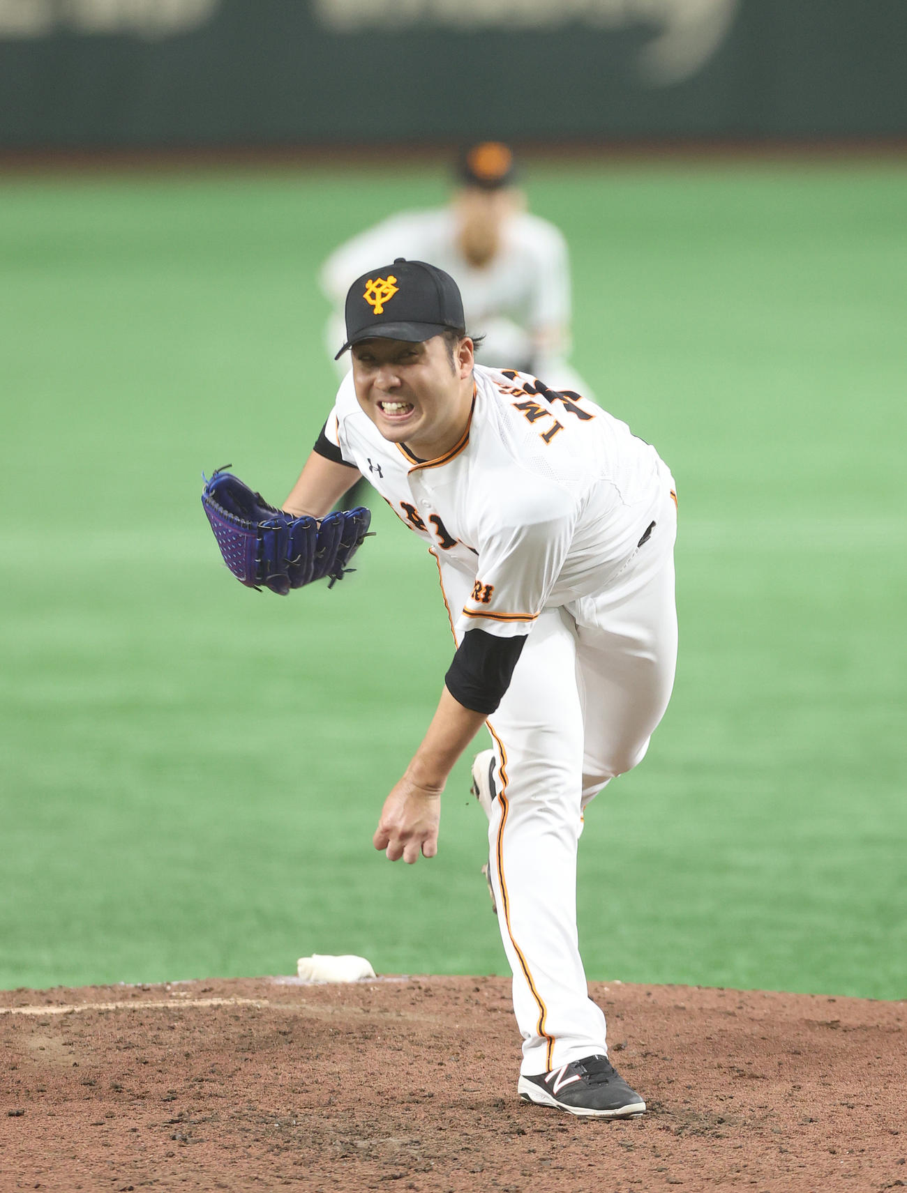 第1試合の白組対紅組　5回表に白組2番手で登板した今村（撮影・河野匠）
