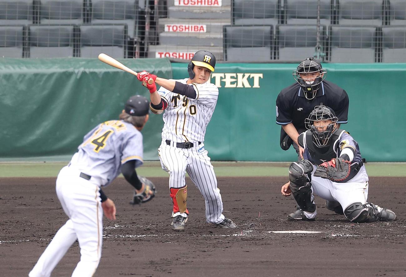 紅白戦　2回裏白組2死二塁、木浪が右前適時打を放つ。投手能見（代表撮影）