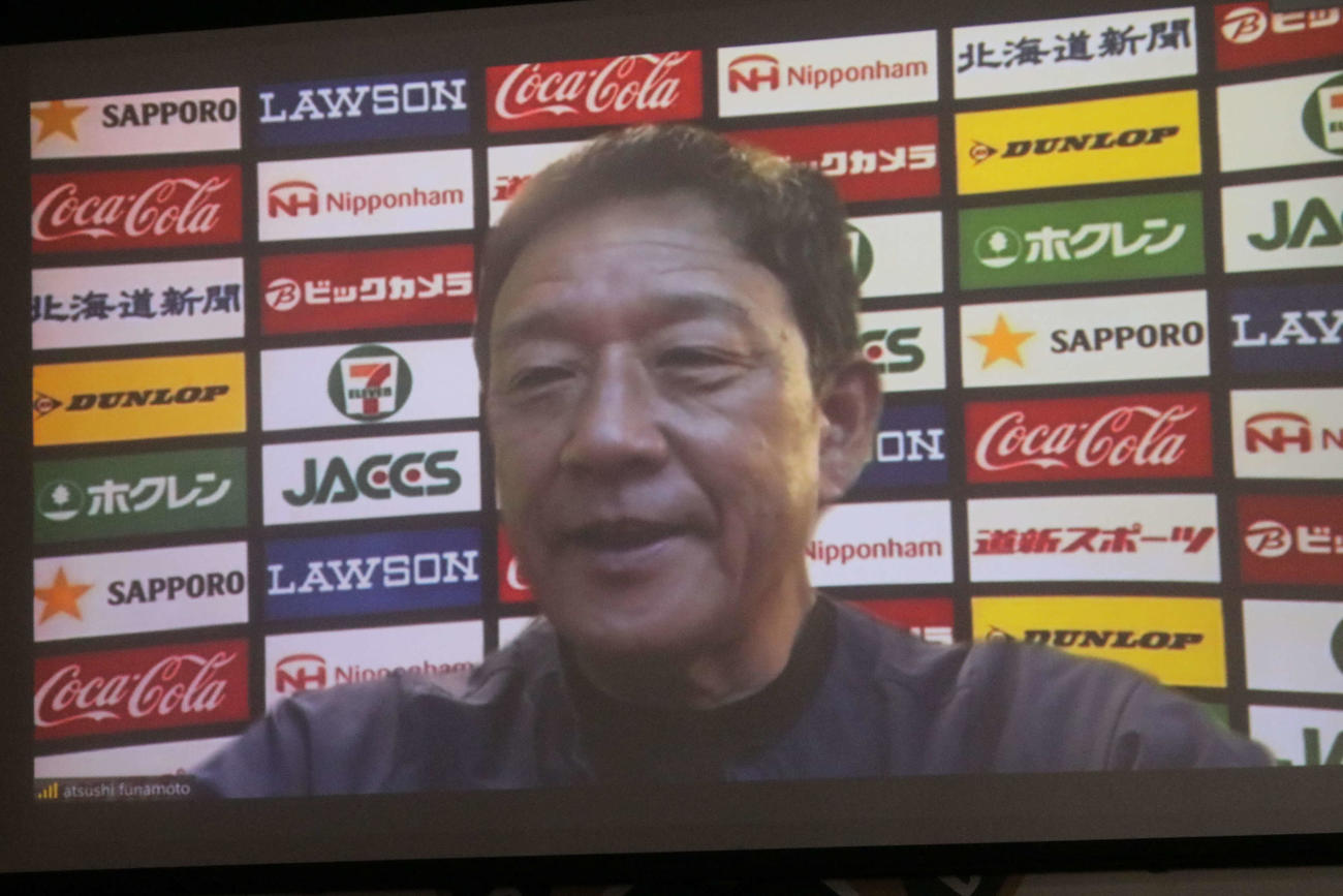 オンライン取材に応じる日本ハム栗山監督（撮影・山崎純一）