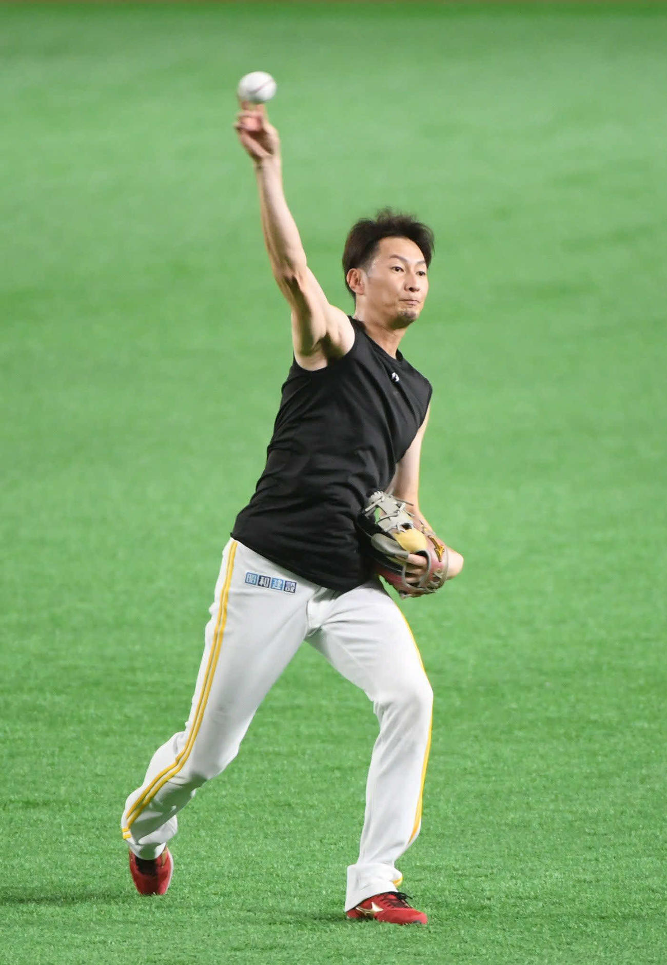 練習試合の登板に向け調整するソフトバンク二保（代表撮影）