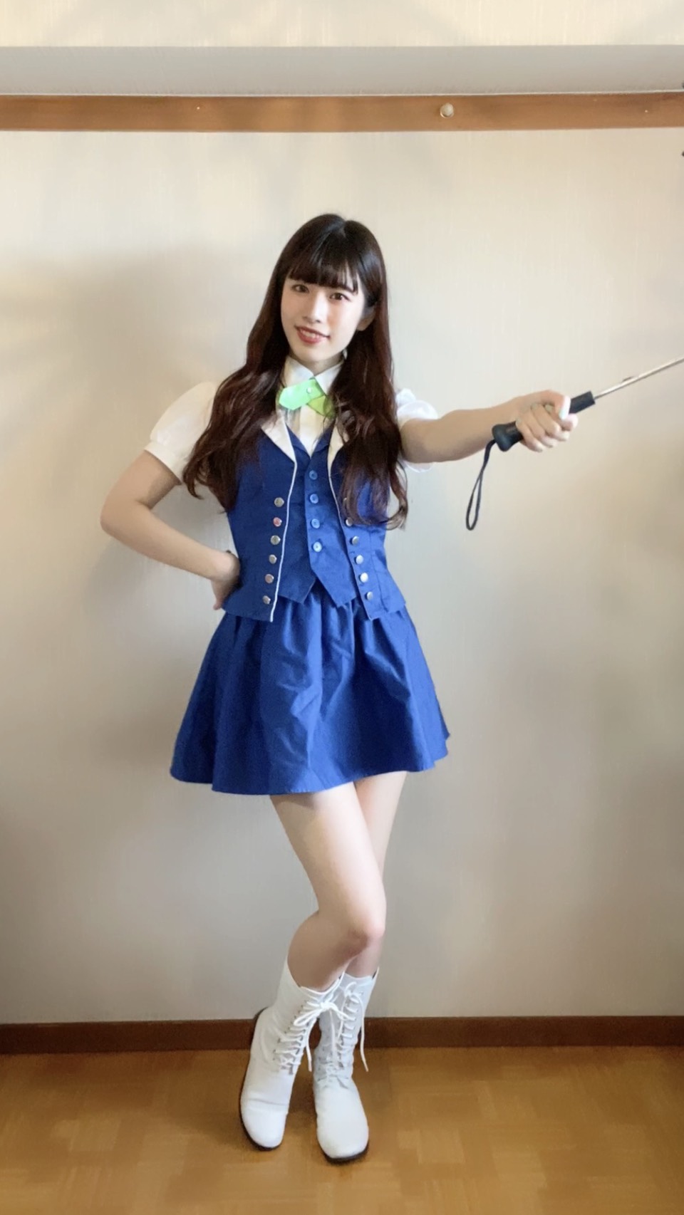 東京音頭の足のステップを紹介するRIN