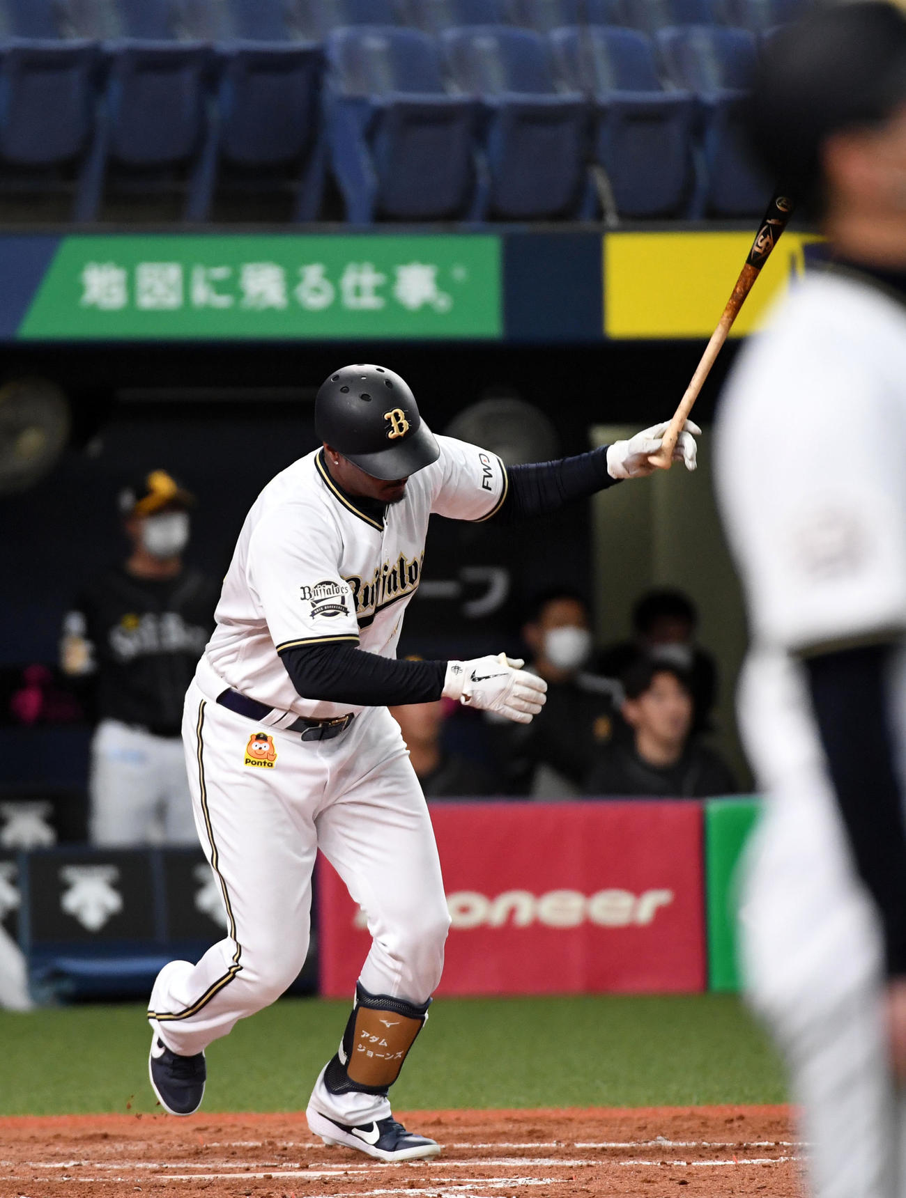オリックス対ソフトバンク　3回裏オリックス2死二塁、ジョーンズは二飛に倒れる（撮影・前岡正明）