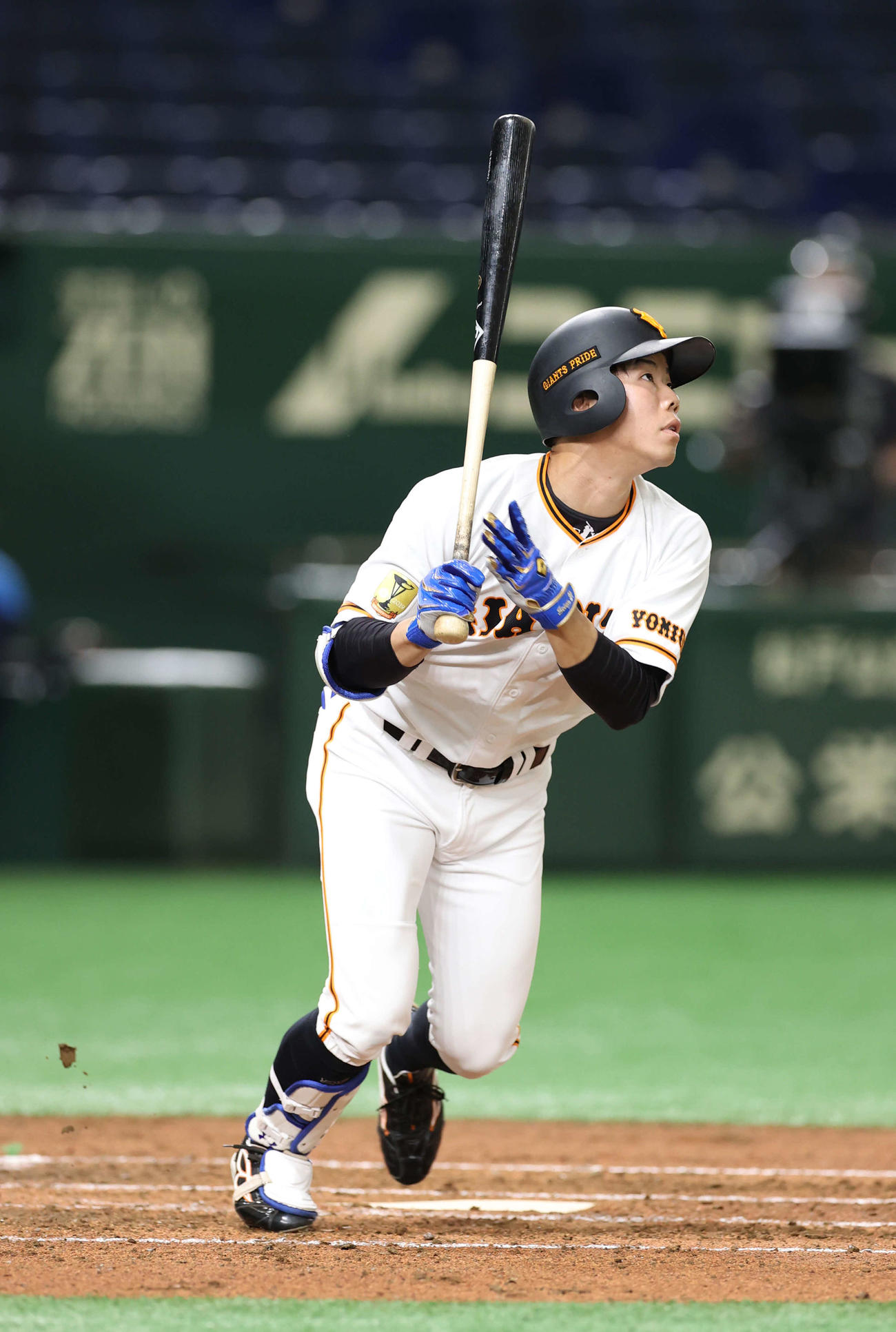 巨人対西武　3回裏巨人無死、右越え本塁打を放つ松原（撮影・河野匠）