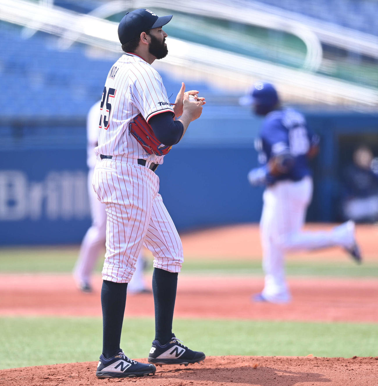 ヤクルト対中日　2回表中日無死、ビシエドに中越えソロ本塁打を浴びるイノーア（撮影・鈴木みどり）