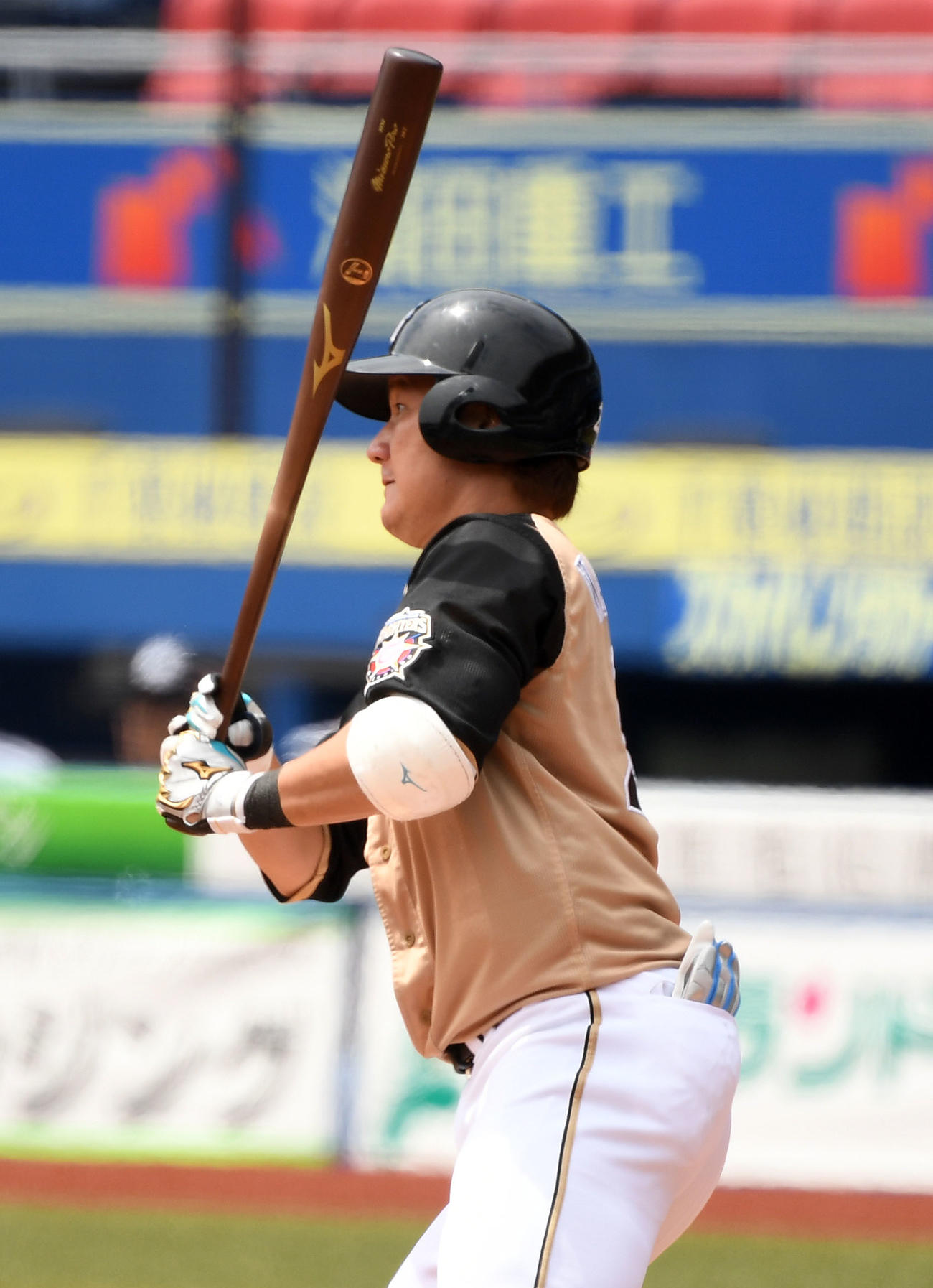 練習試合　ロッテ対日本ハム　1回表日本ハム2死一、二塁、中前適時打を放つ渡辺（撮影・横山健太）