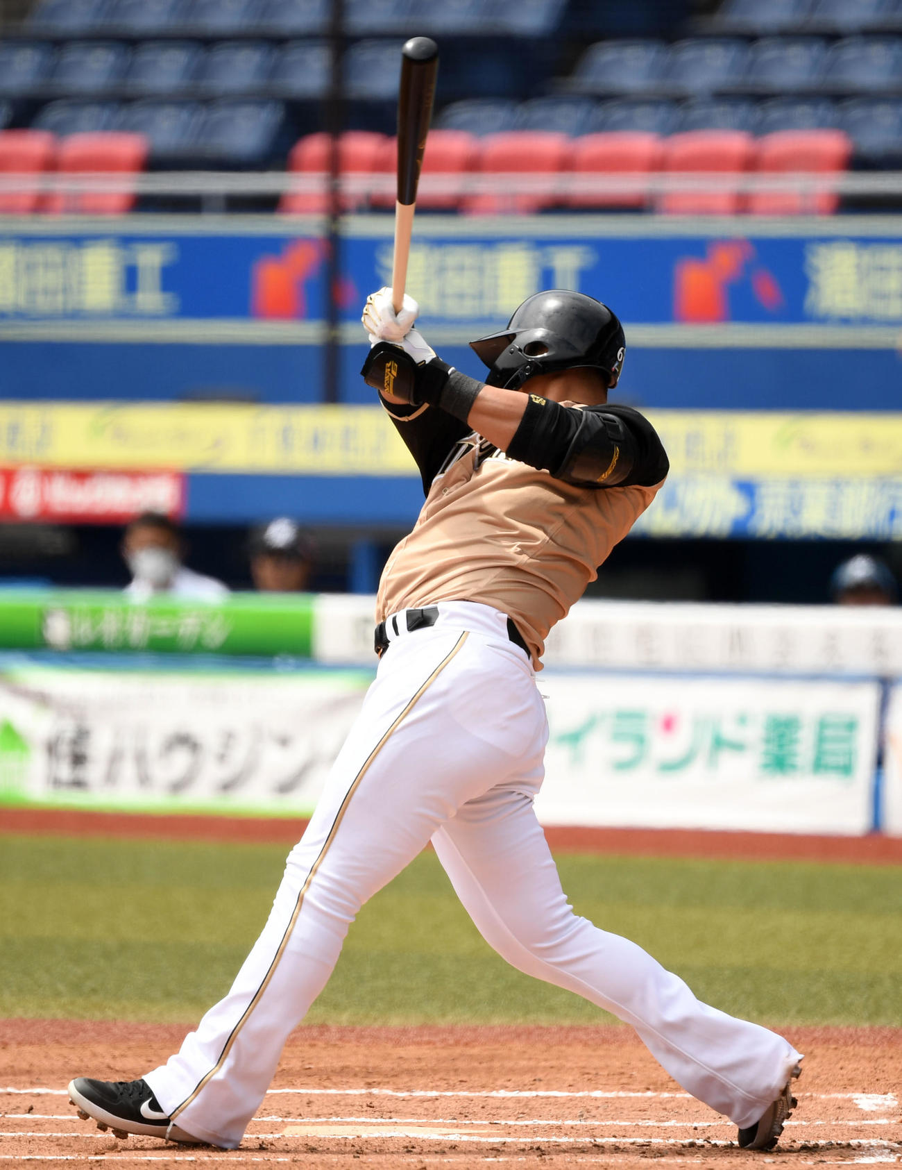 練習試合　ロッテ対日本ハム　1回表日本ハム1死一、二塁、中前適時打を放つ中田（撮影・横山健太）