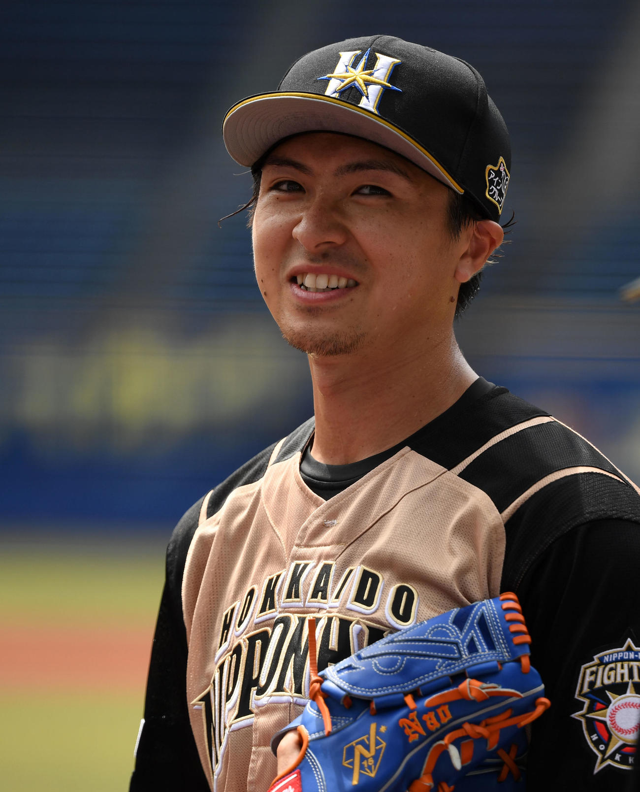 練習試合　ロッテ対日本ハム　1回裏を無失点に抑え笑顔を見せる日本ハム上沢（撮影・横山健太）