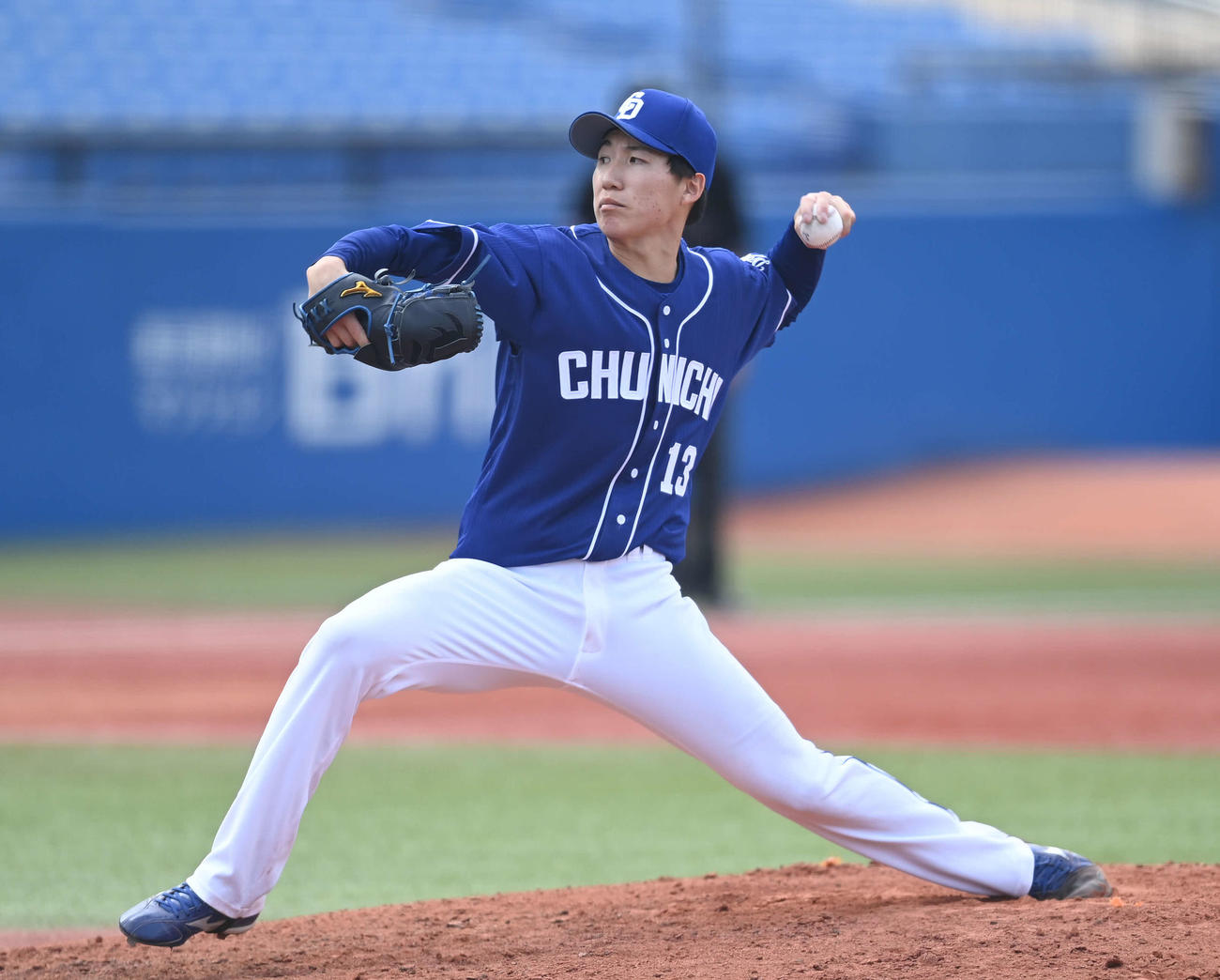 ヤクルト対中日　4回表から2番手で登板した中日橋本（撮影・鈴木みどり）